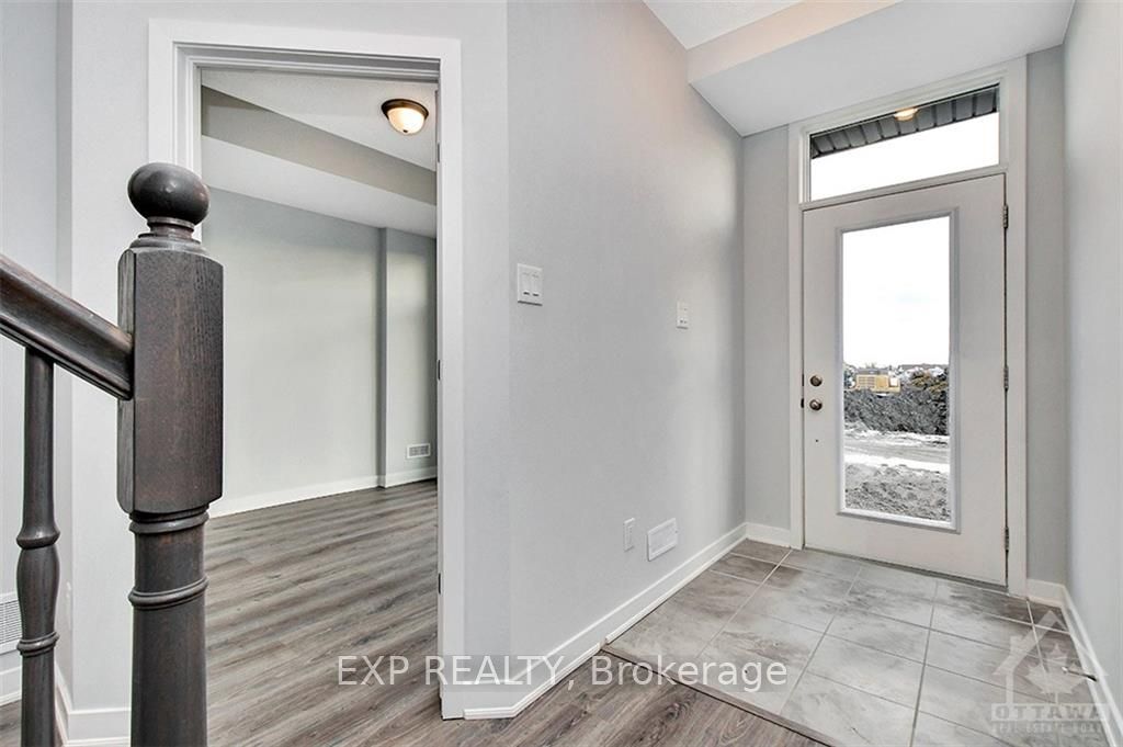 821 MIKINAK Road, Manor Park - Cardinal Glen and Area, ON K1K 4Z9 photo 3