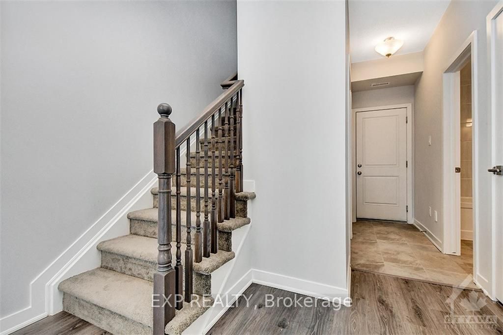 821 MIKINAK Road, Manor Park - Cardinal Glen and Area, ON K1K 4Z9 photo 4