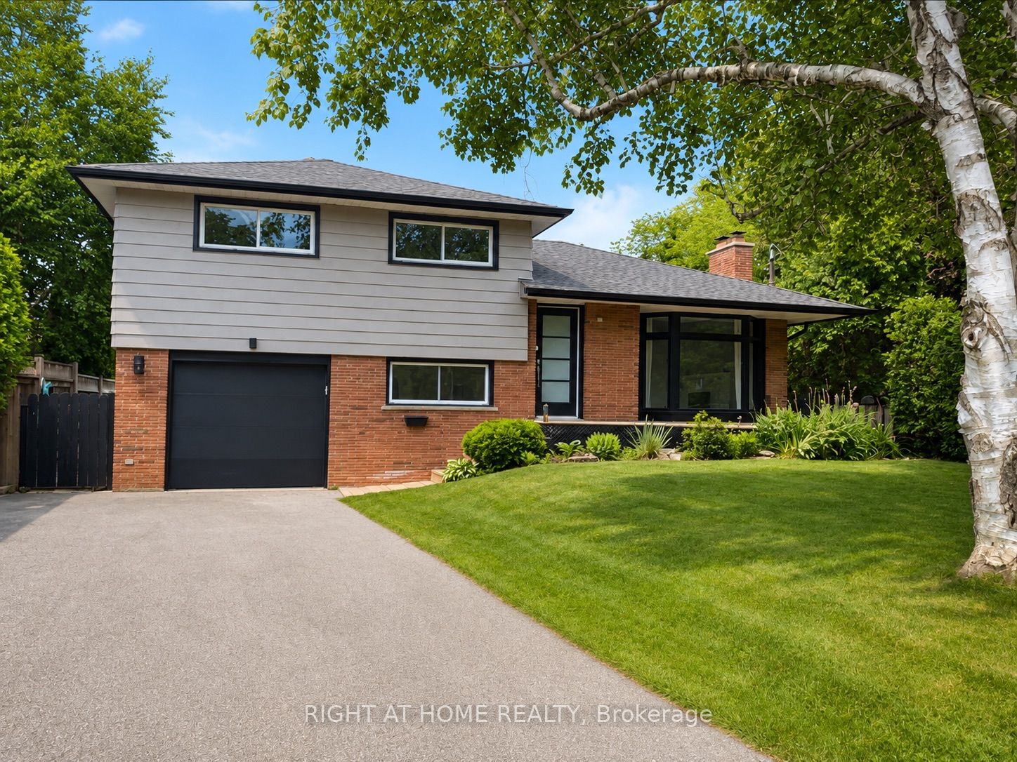 530 Lynda Lane, Hamilton, ON L9G 2P6