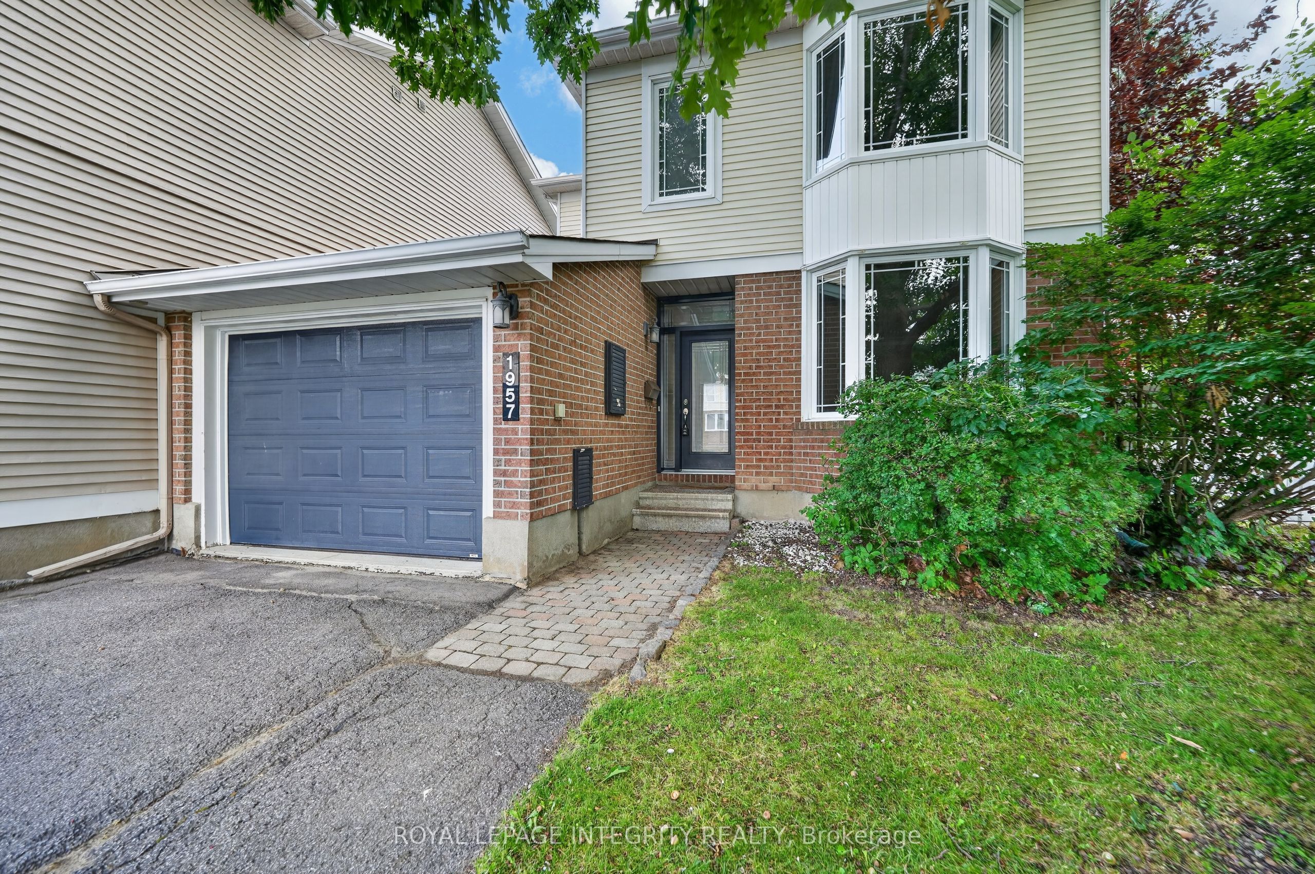 1957 Crestmont Place, Orleans - Convent Glen and Area, ON K1W 1E4
