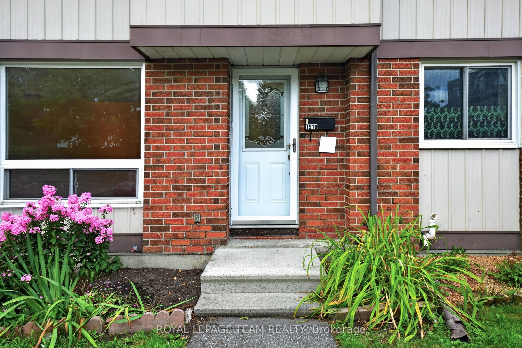 1918 Belmore Lane 13, Blackburn Hamlet, ON K1B 4Z8 photo 3