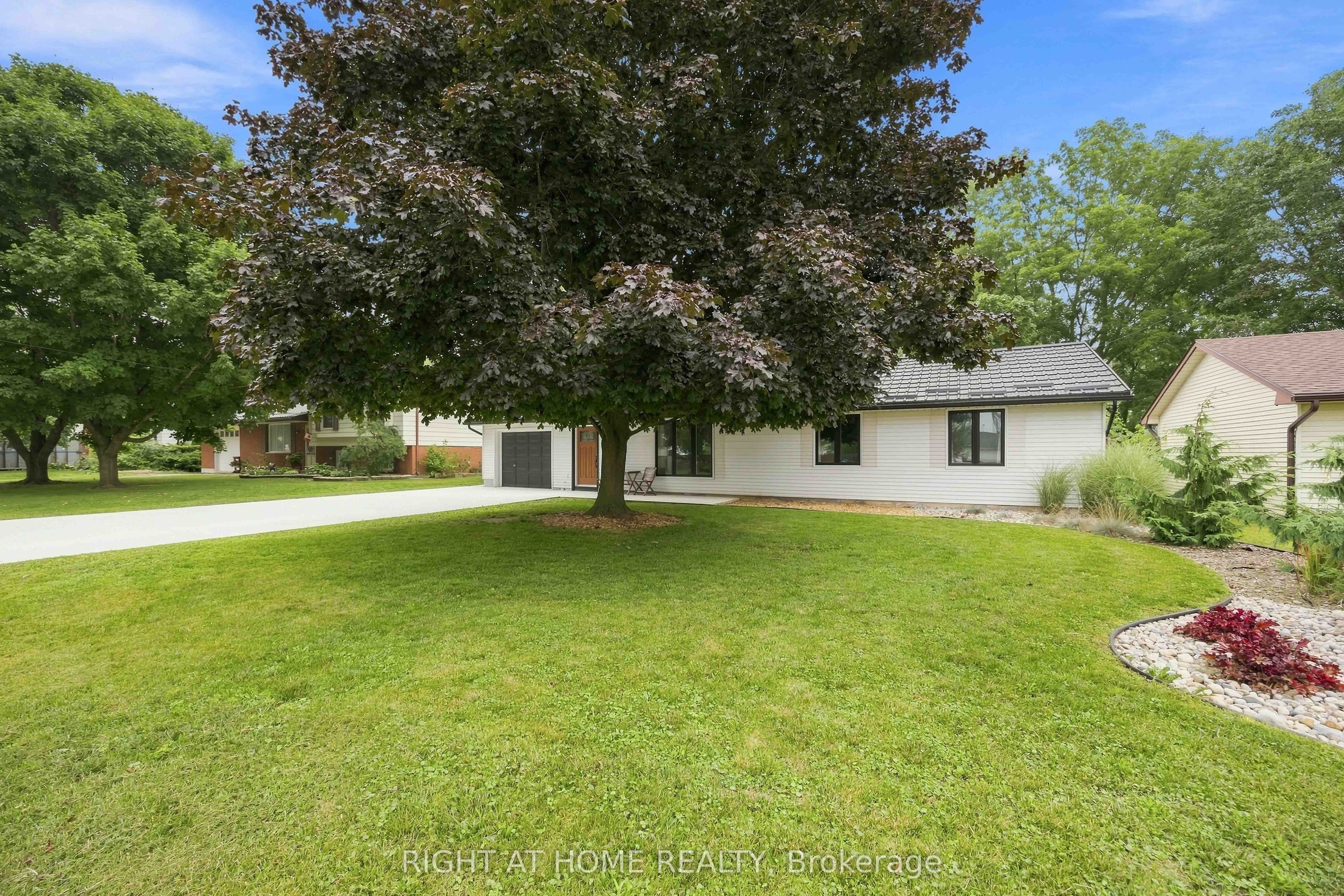 3278 Morrell Street, Brooke-Alvinston, ON N0N 1A0
