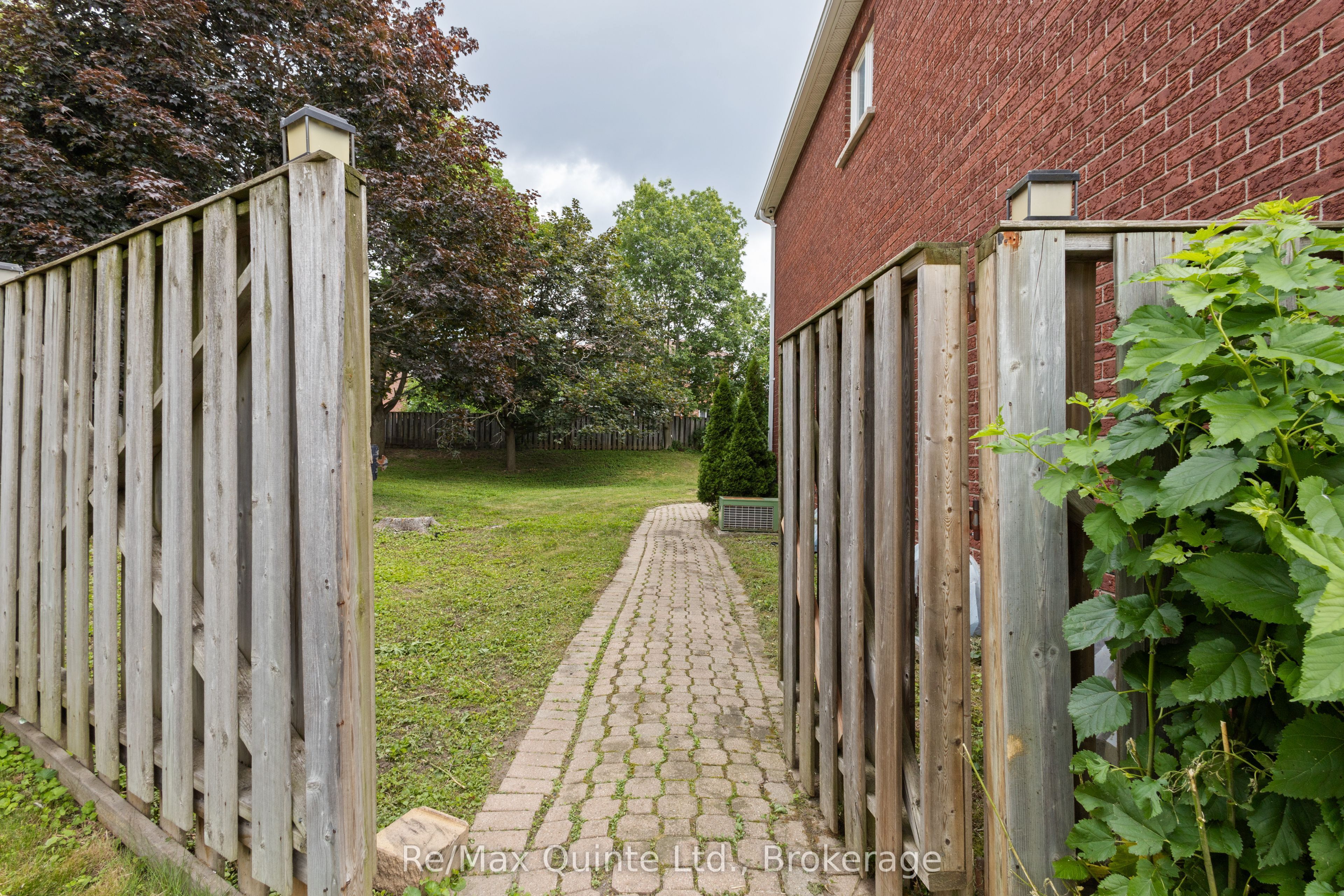 17 Applewood Court, Quinte West, ON K8V 6J3 photo 5