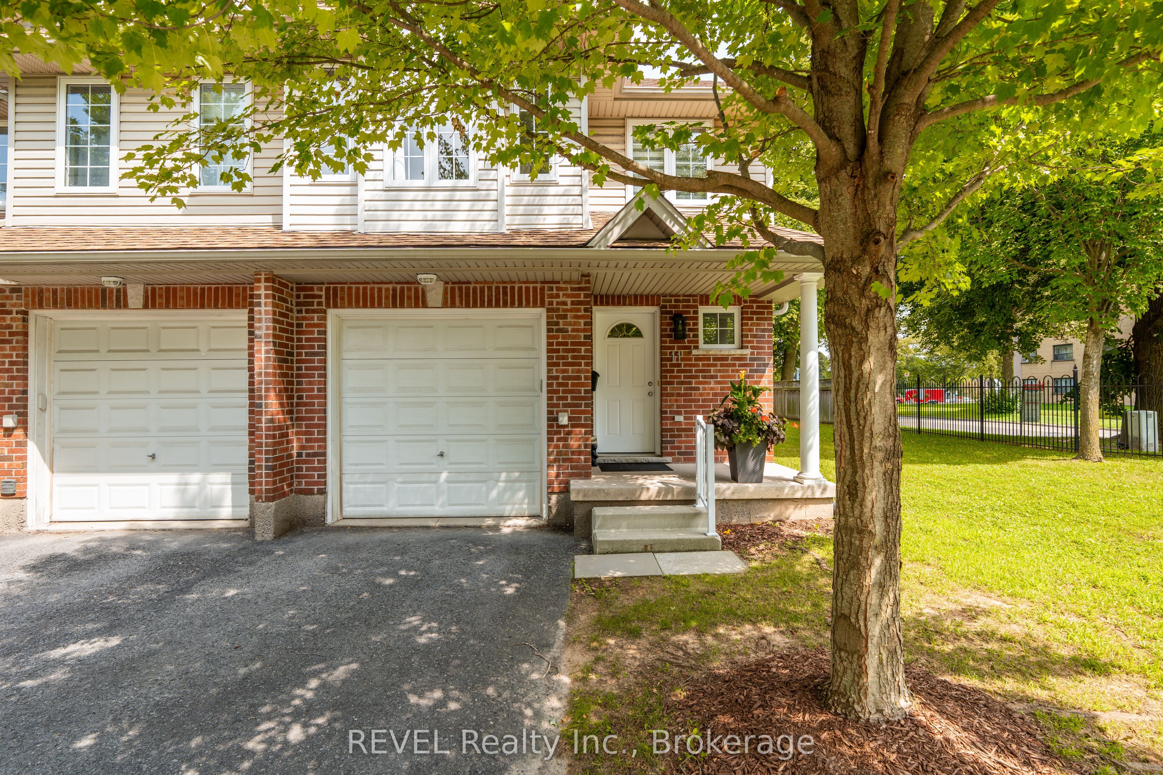 11 - 6263 Valley Way, Niagara Falls, ON L2E 0A1