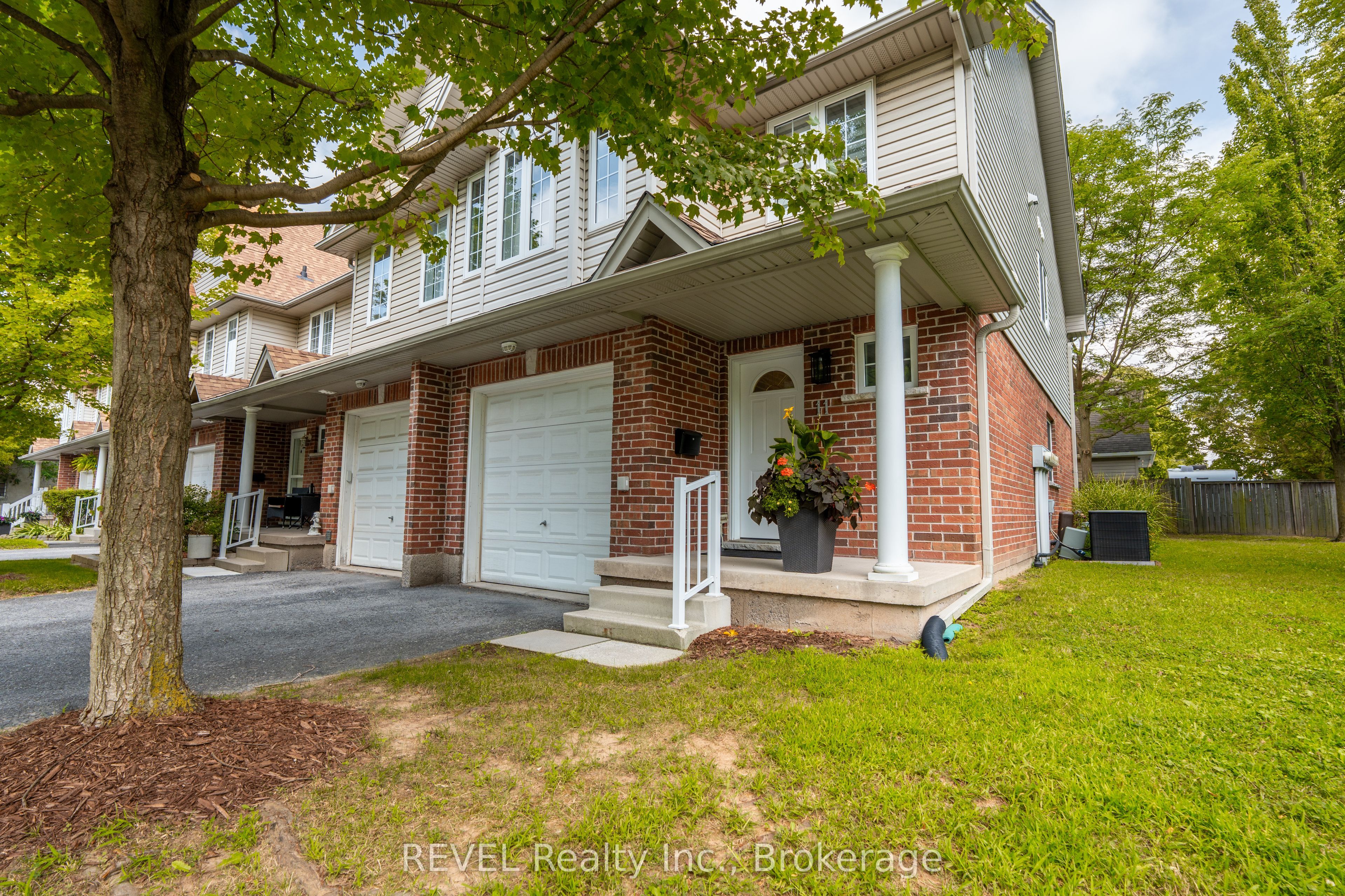 11 - 6263 Valley Way, Niagara Falls, ON L2E 0A1 photo 2