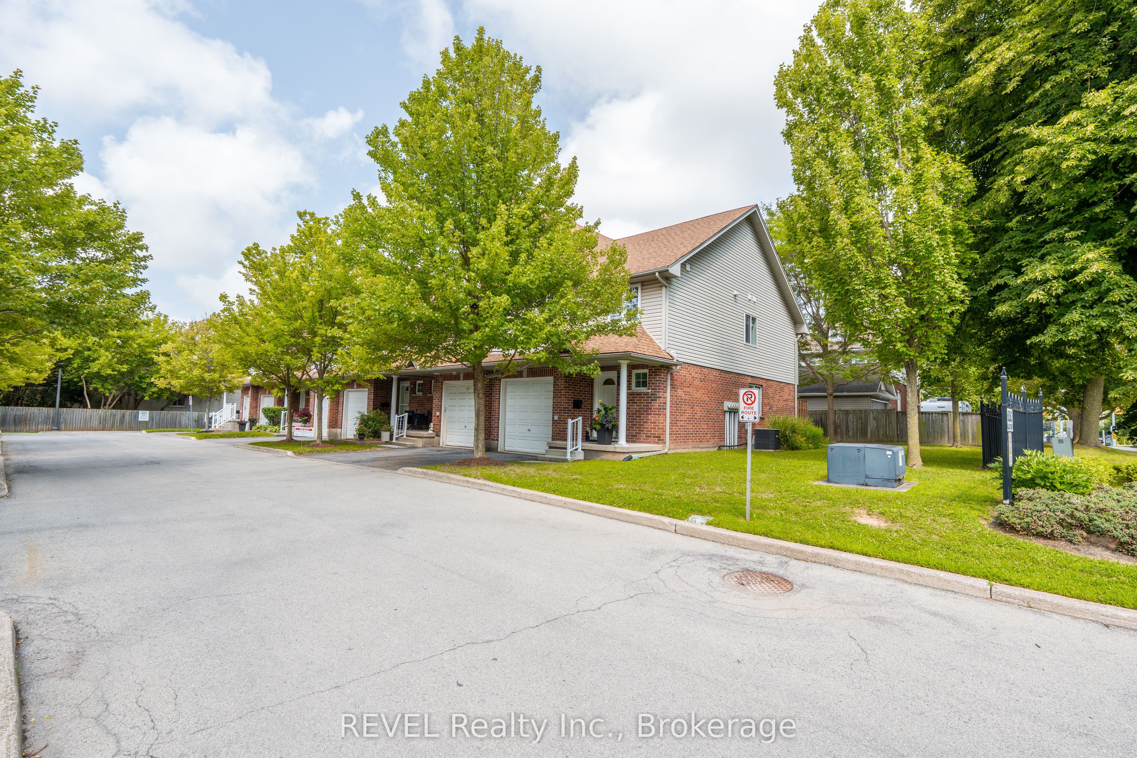 11 - 6263 Valley Way, Niagara Falls, ON L2E 0A1 photo 3