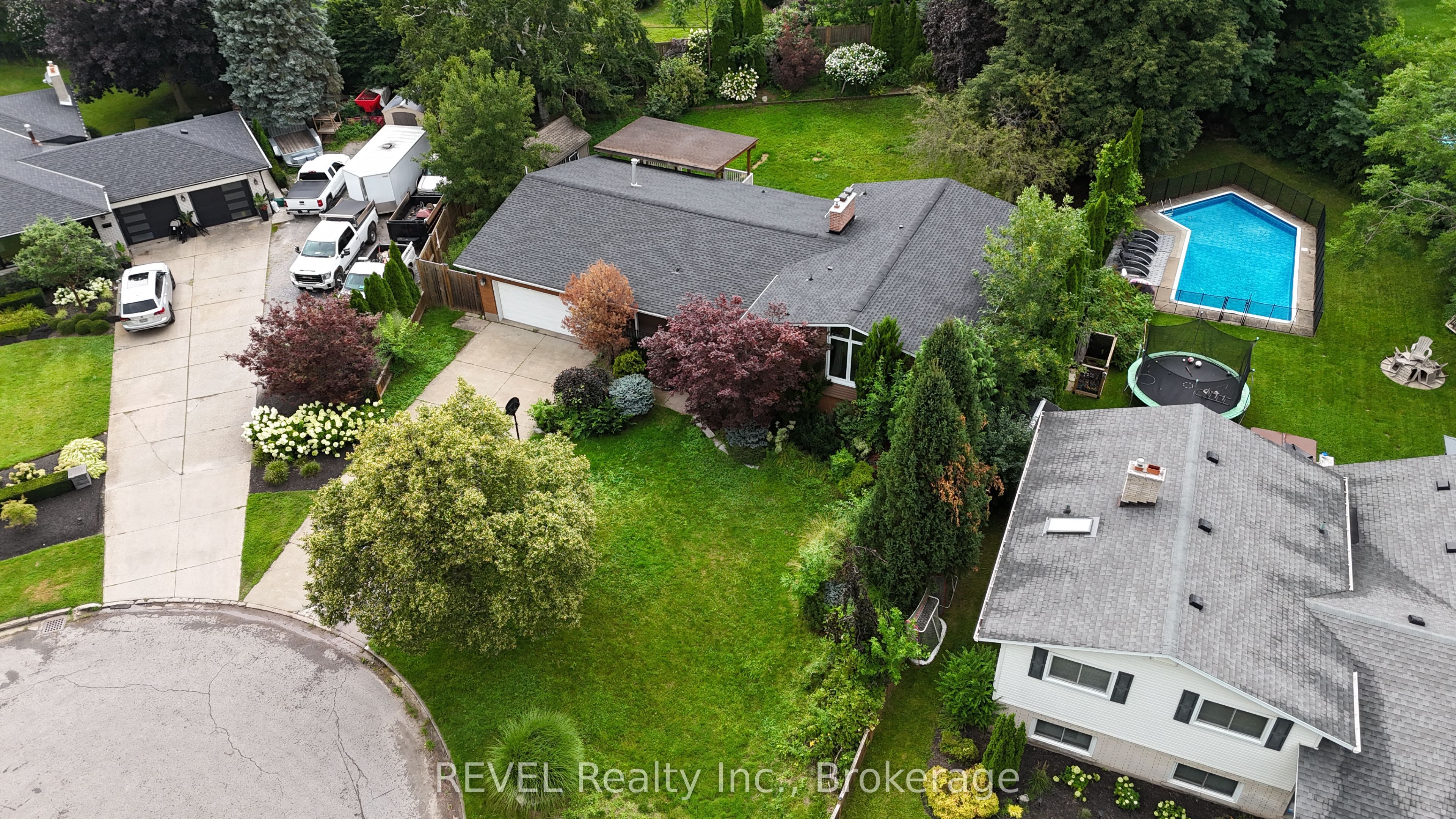 7285 Rolling Acres Crescent, Niagara Falls, ON L2J 1E5 photo 2