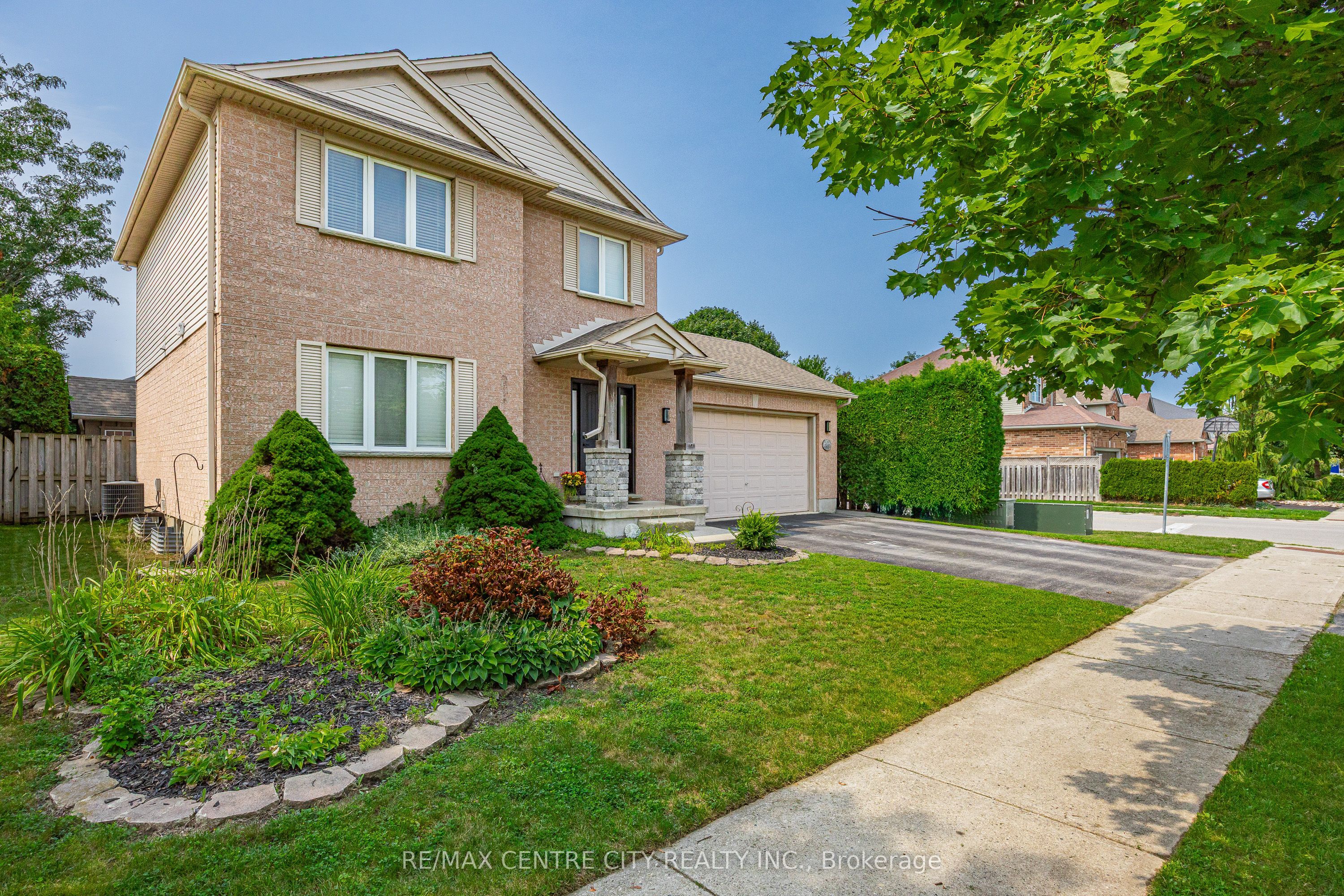 43 Meredith Drive, Middlesex Centre, ON N0M 2A0 photo 2