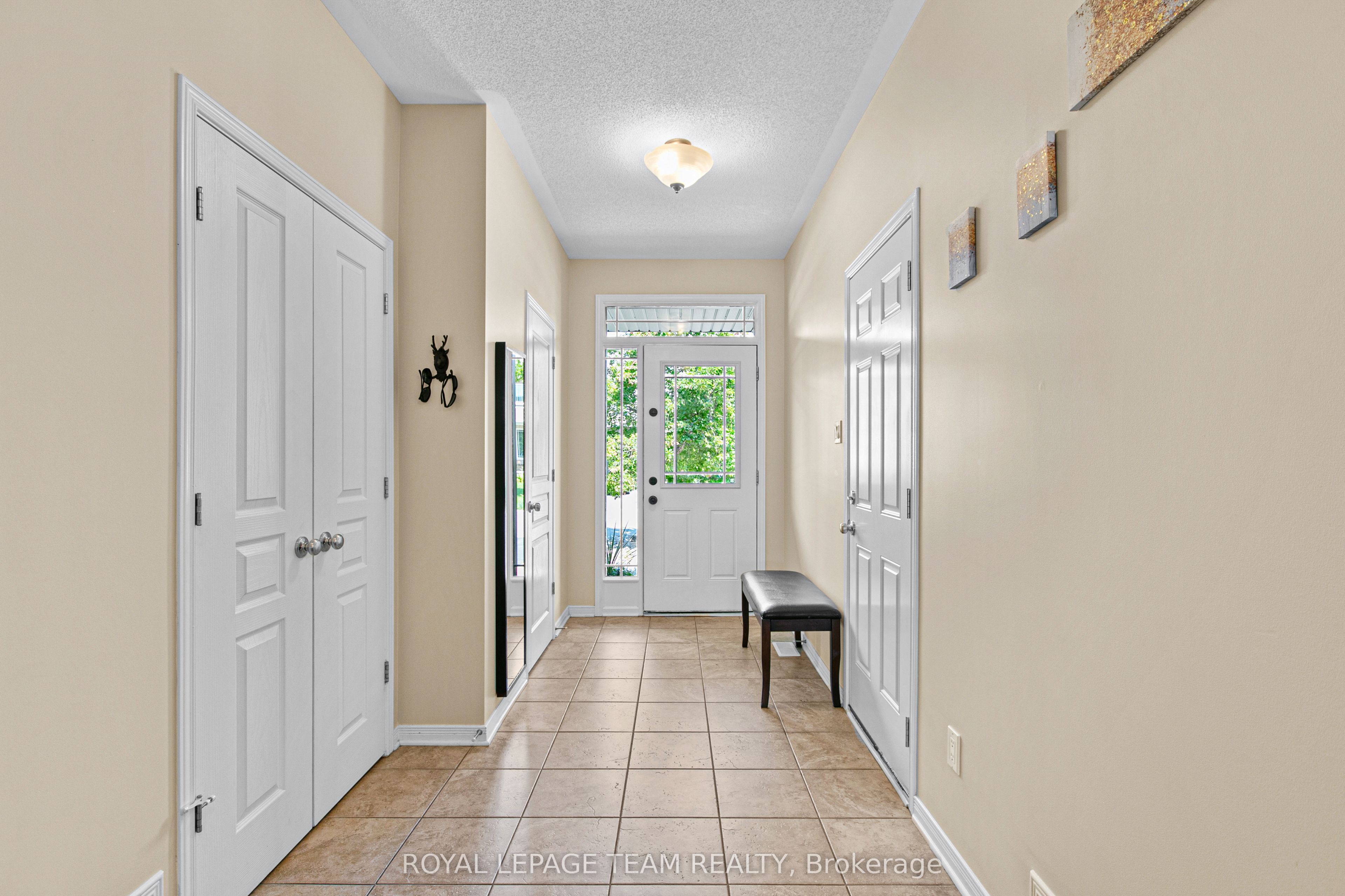 411 June Court, Orleans - Convent Glen and Area, ON K1W 0E3 photo 3