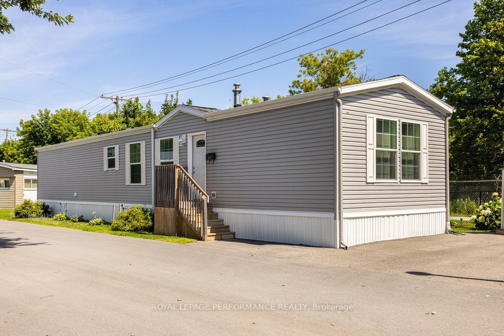 16 Eastgate Avenue, Bells Corners and South to Fallowfield, ON K2H 7S2 photo 2
