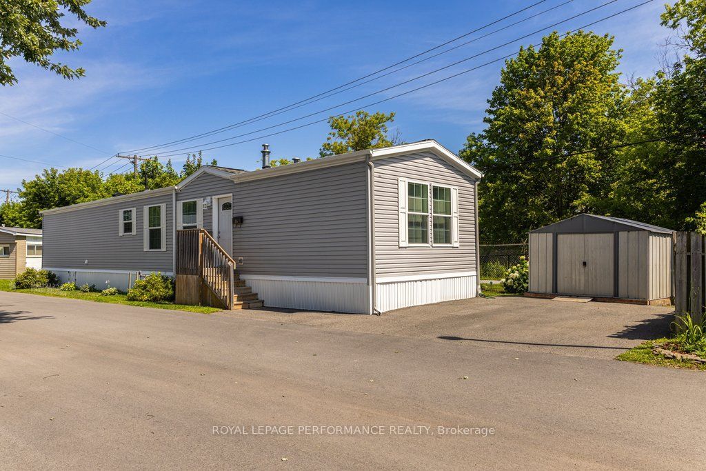 16 Eastgate Avenue, Bells Corners and South to Fallowfield, ON K2H 7S2 photo 3