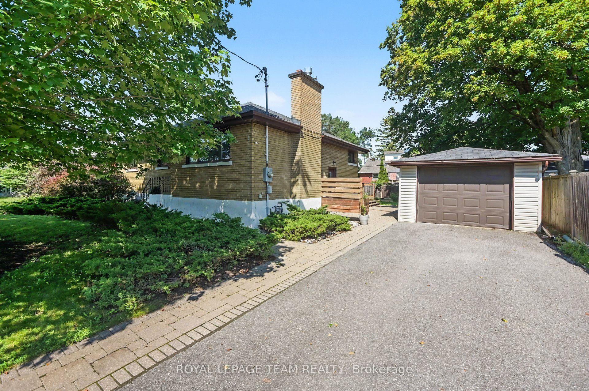 3 Donna Street, Meadowlands - Crestview and Area, ON K2G 2V5 photo 3