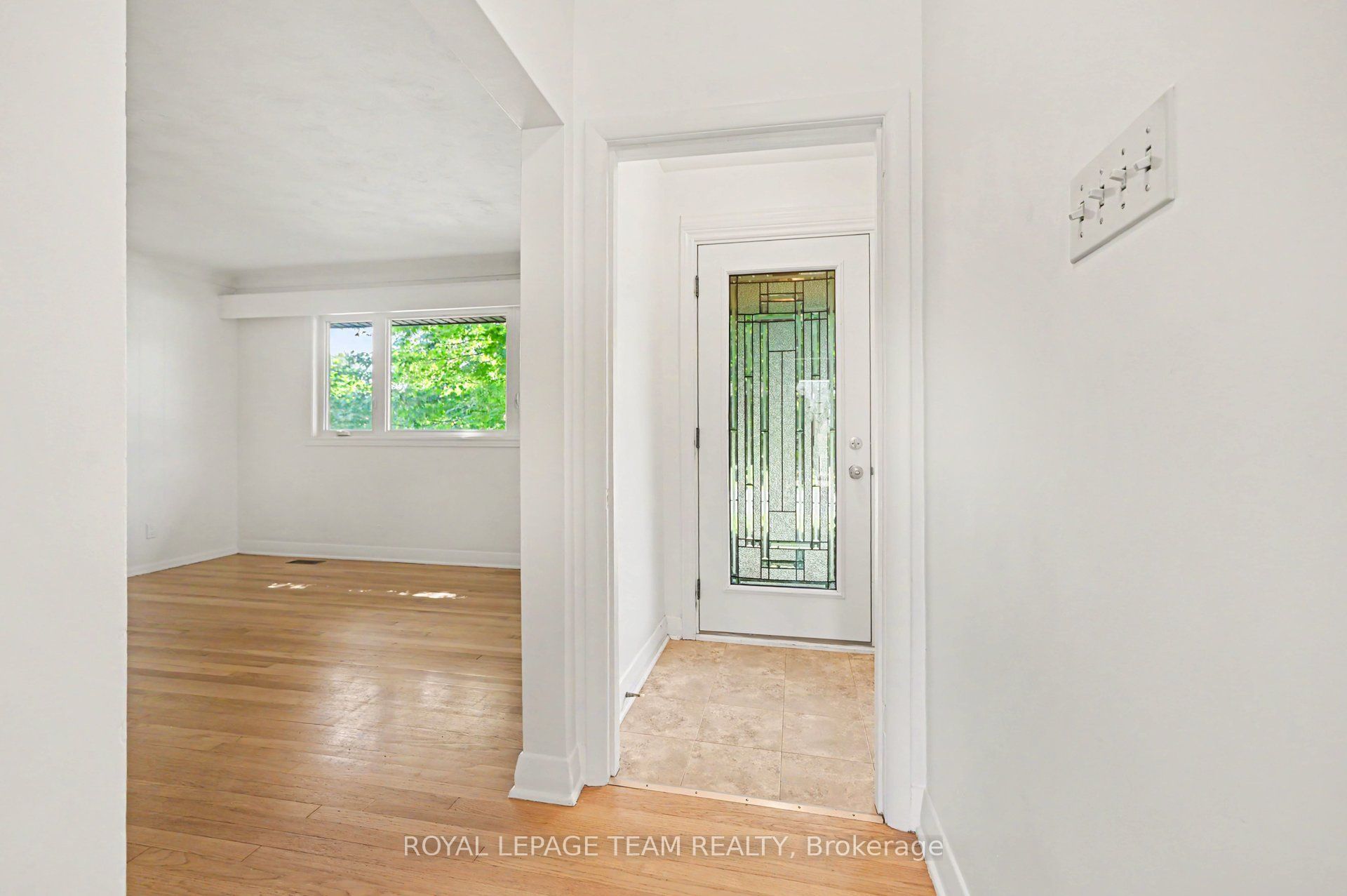 3 Donna Street, Meadowlands - Crestview and Area, ON K2G 2V5 photo 4