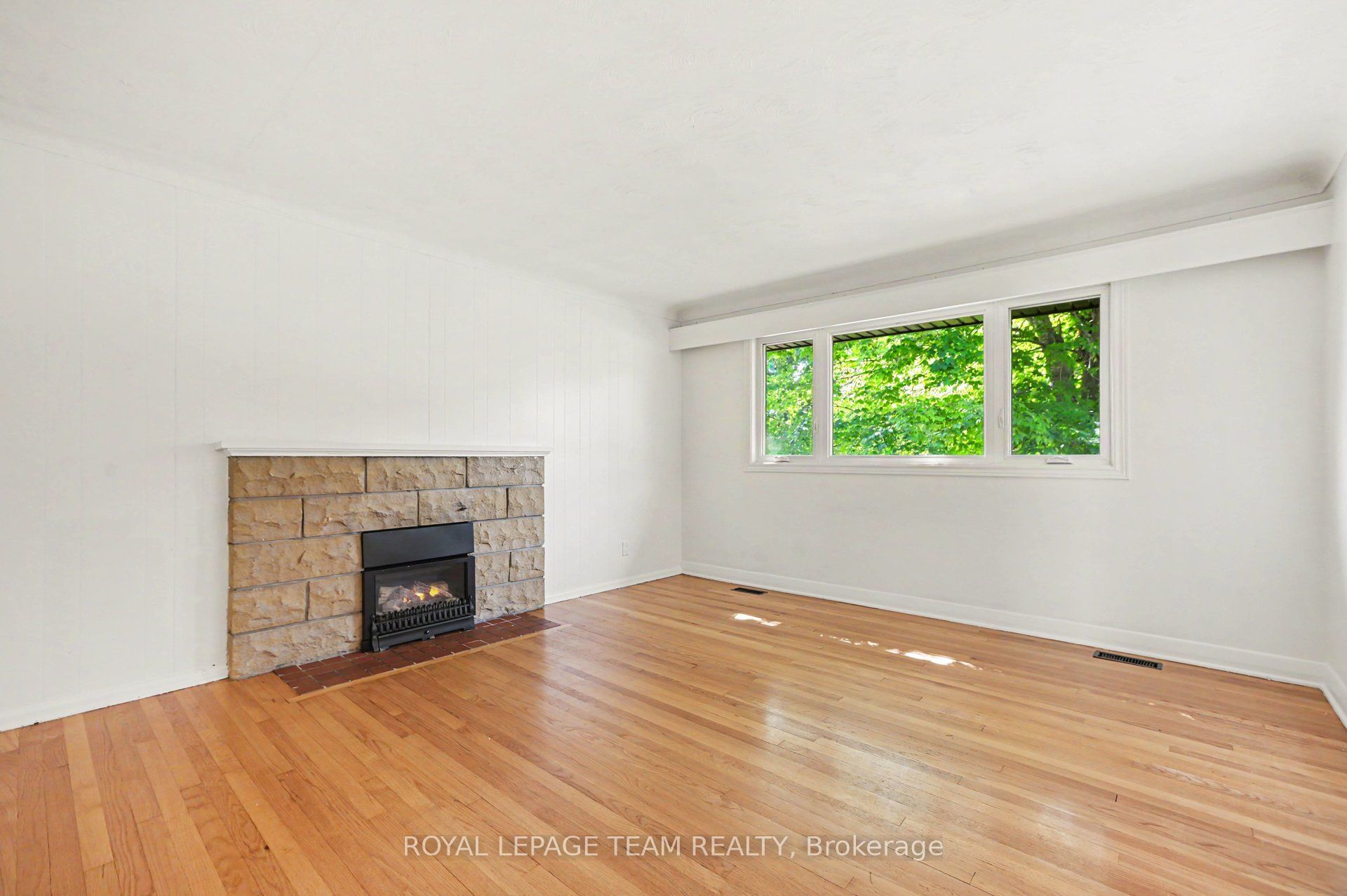 3 Donna Street, Meadowlands - Crestview and Area, ON K2G 2V5 photo 5
