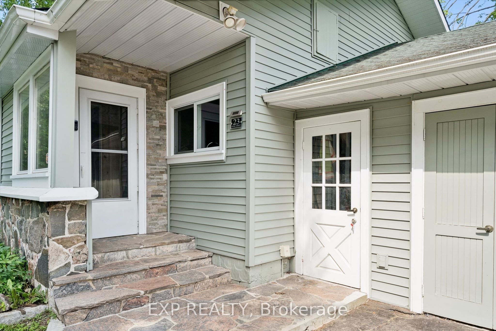 23 EWING Street, Bracebridge, ON P1L 1C7 photo 2