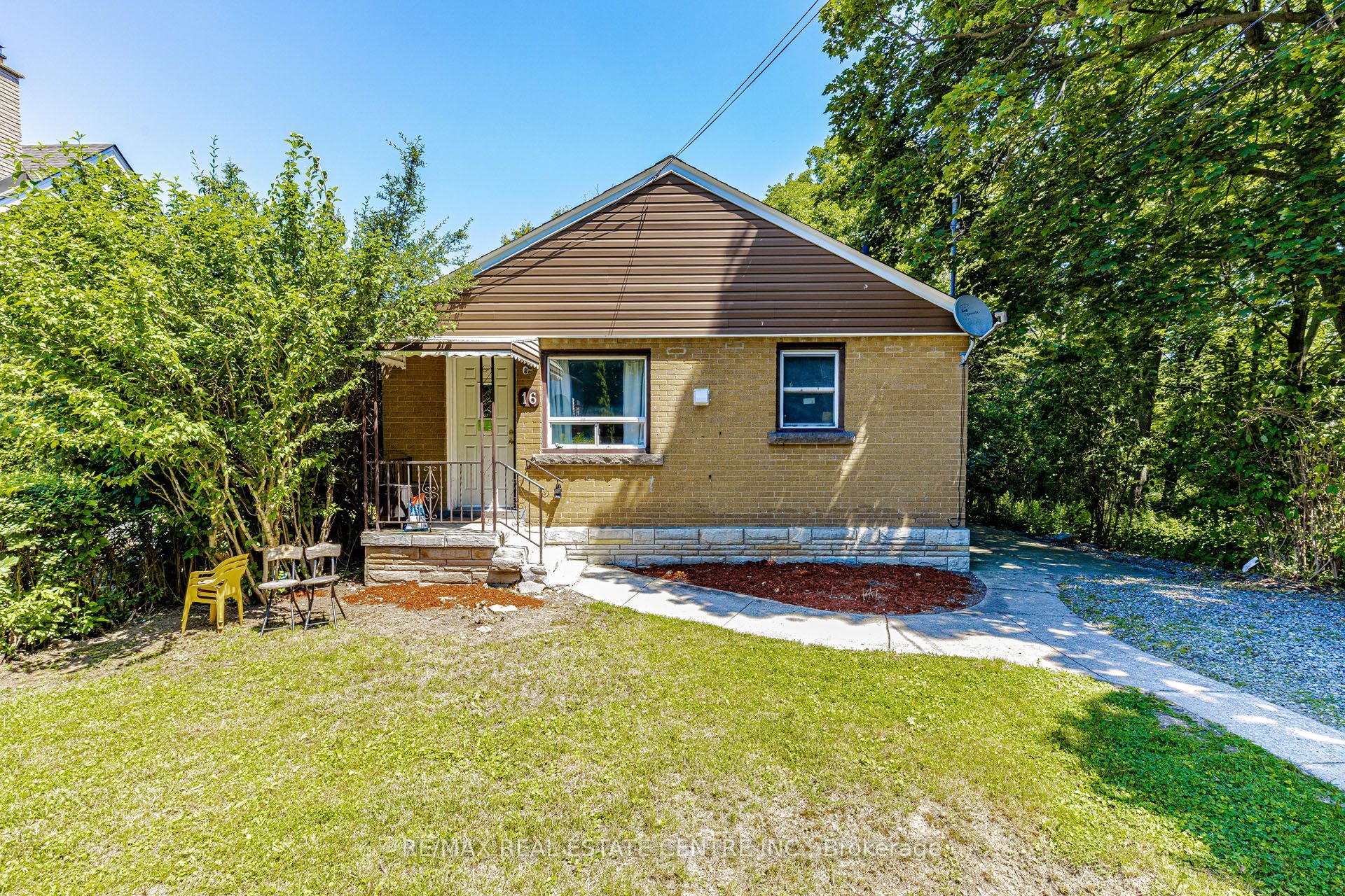 16 Ainslie Avenue, Hamilton, ON L8S 2J3 photo 2