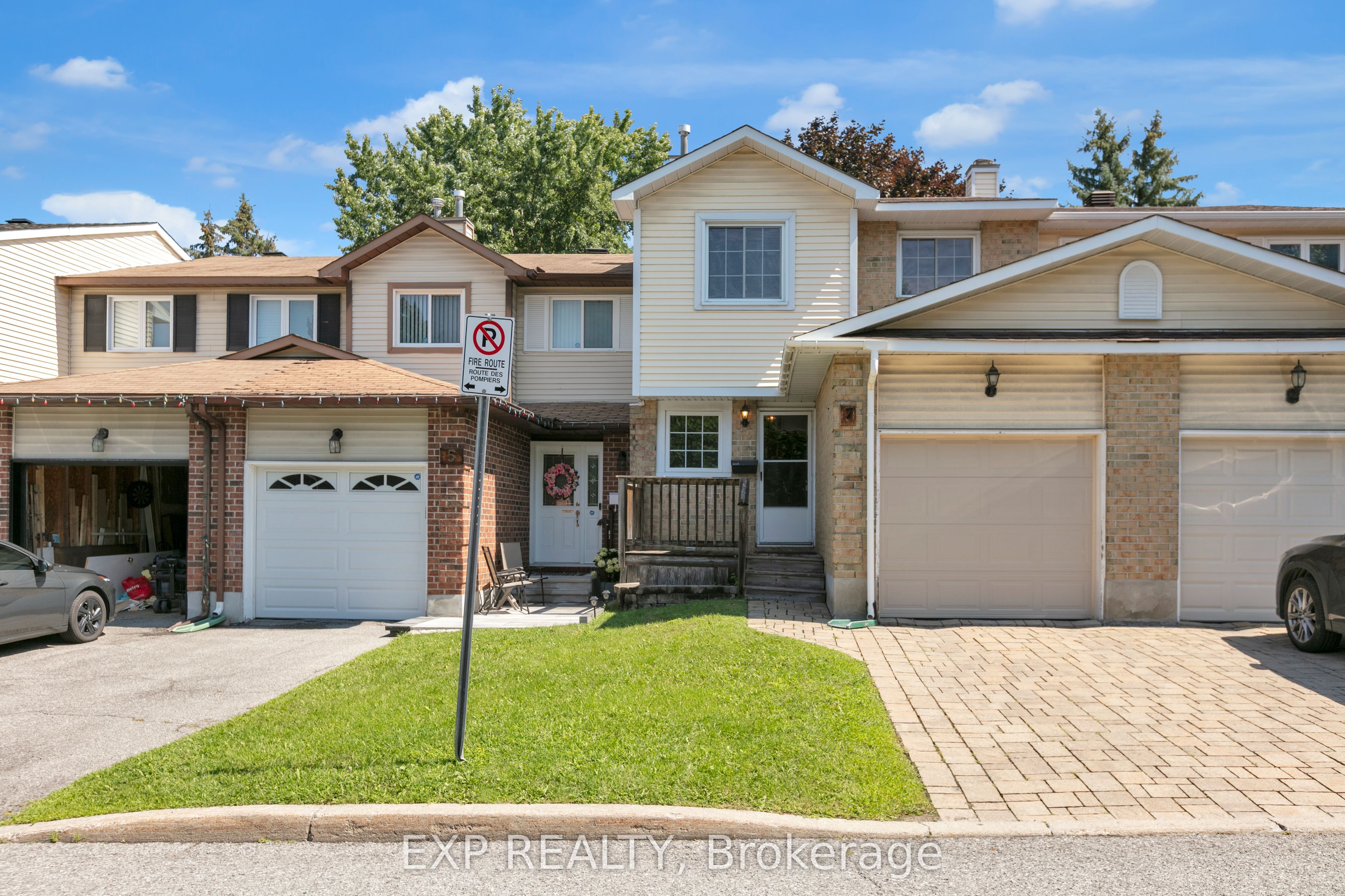 7 Sundback Lane, Kanata, ON K2L 2W9