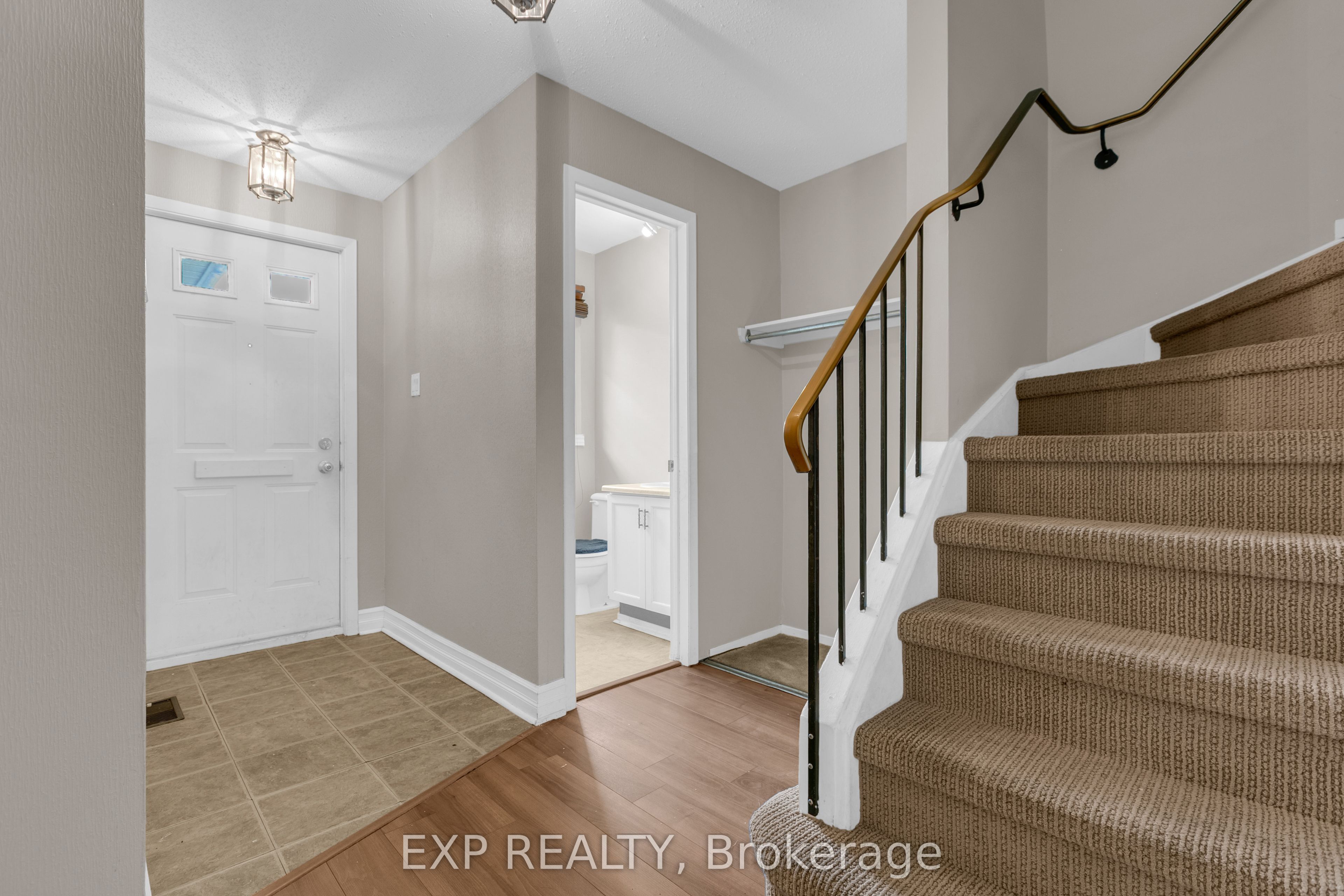 7 Sundback Lane, Kanata, ON K2L 2W9 photo 2