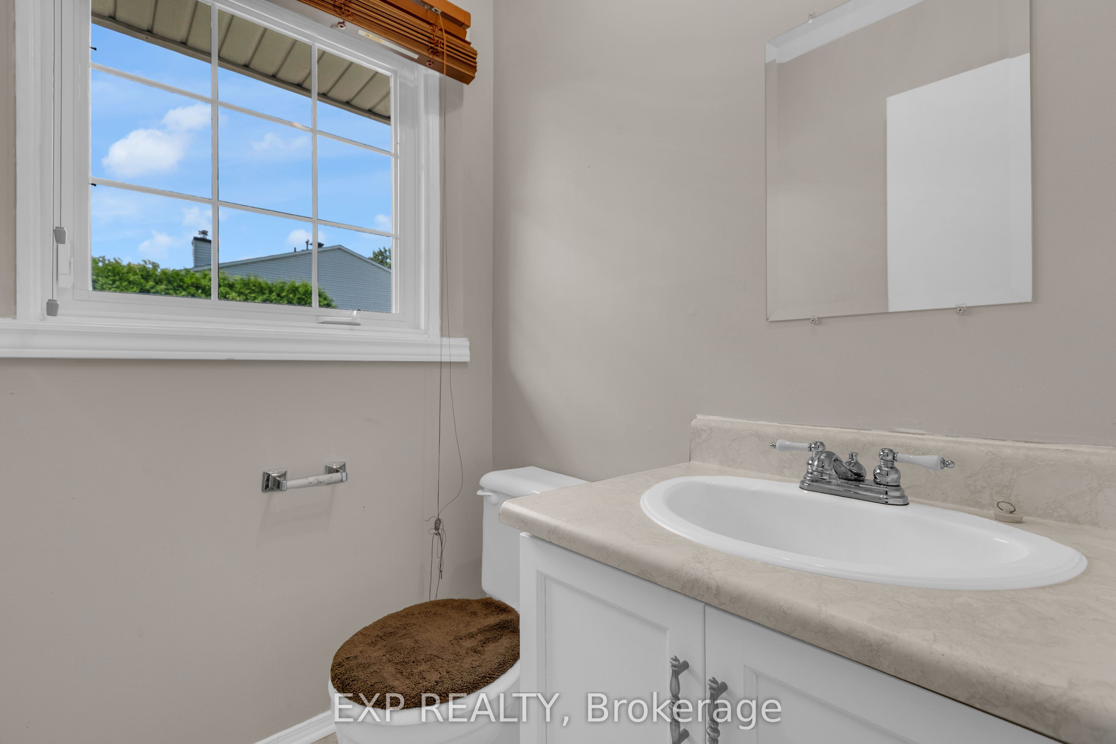 7 Sundback Lane, Kanata, ON K2L 2W9 photo 3