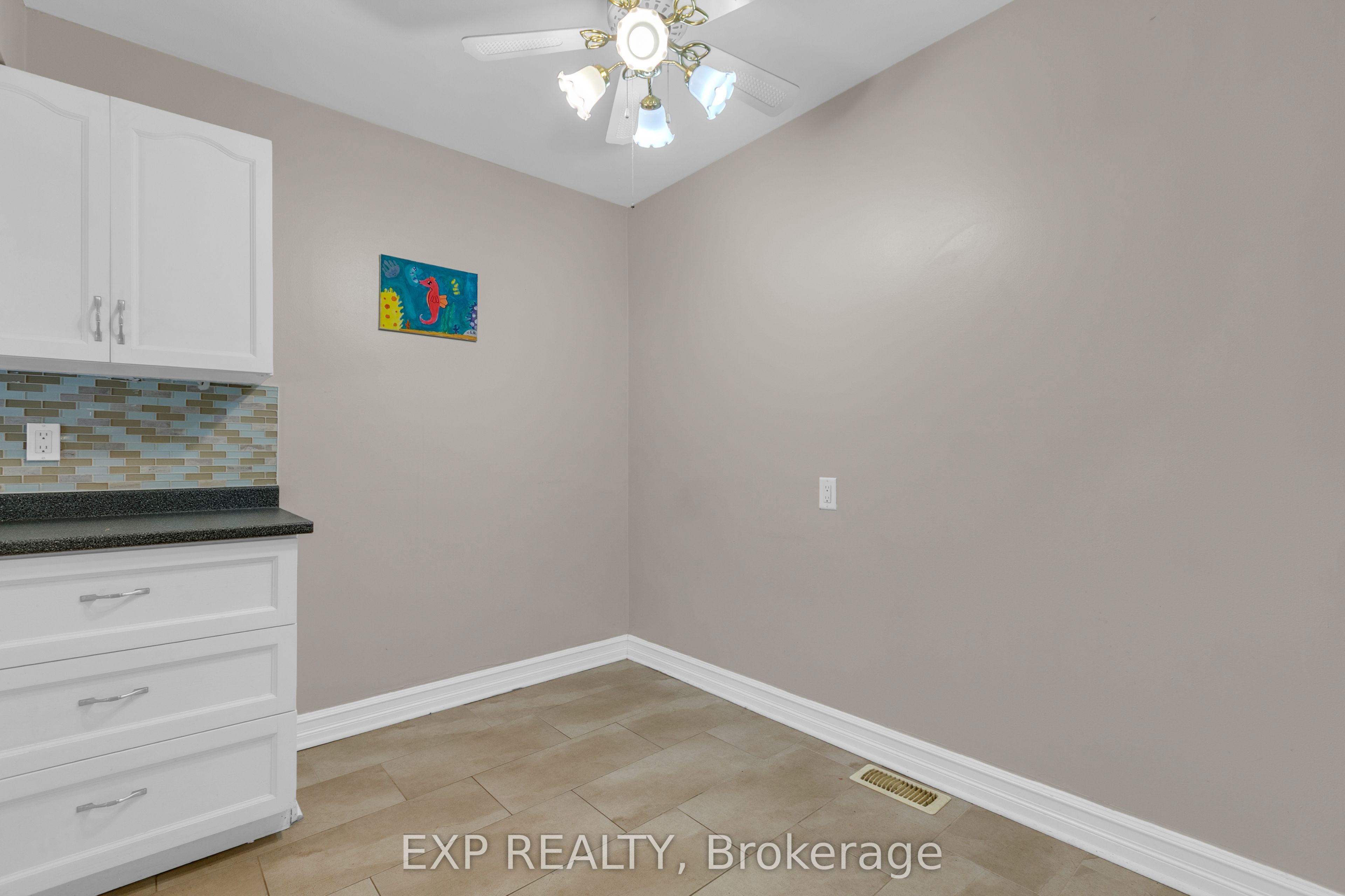7 Sundback Lane, Kanata, ON K2L 2W9 photo 5