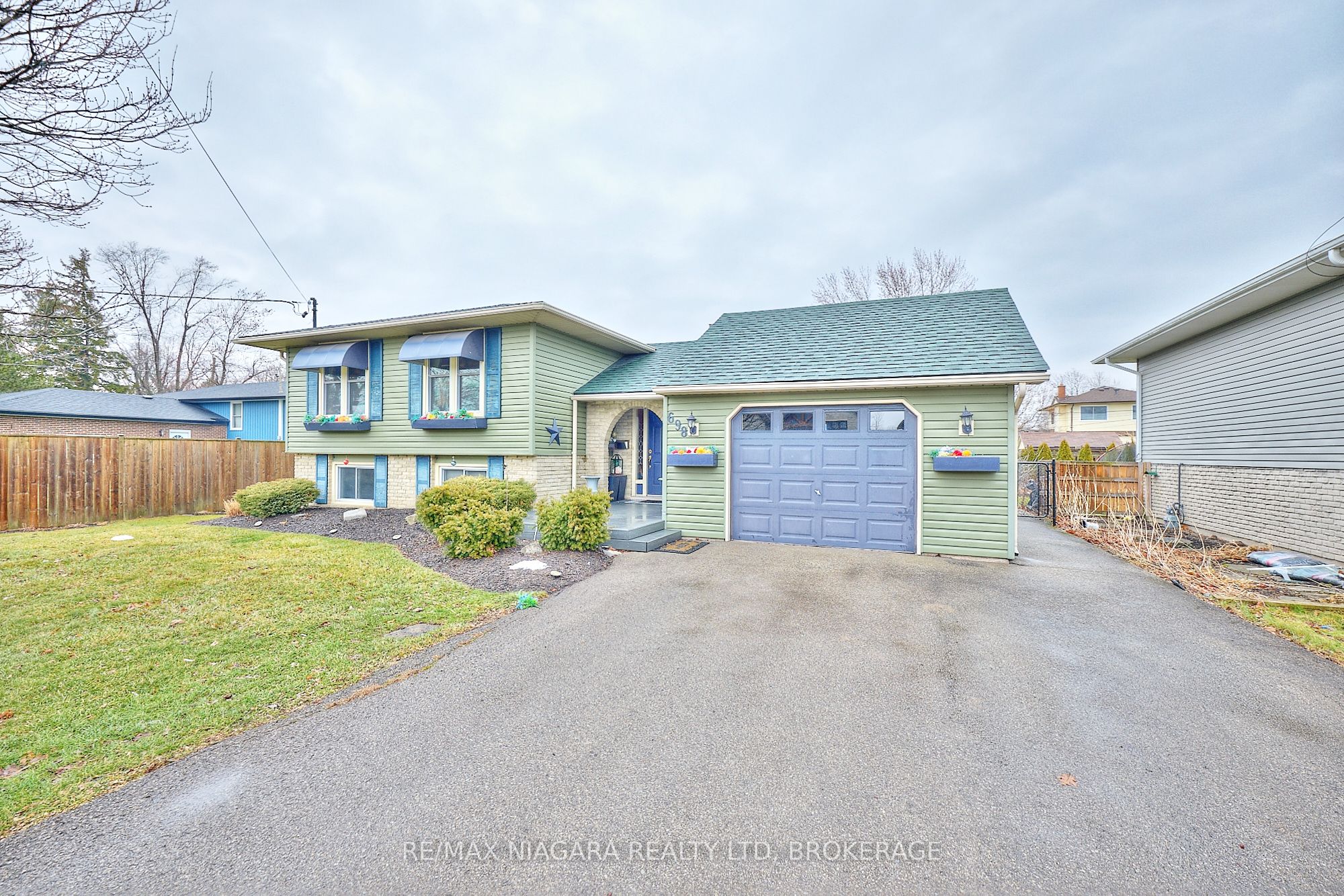 698 Buffalo Road, Fort Erie, ON L2A 5T6
