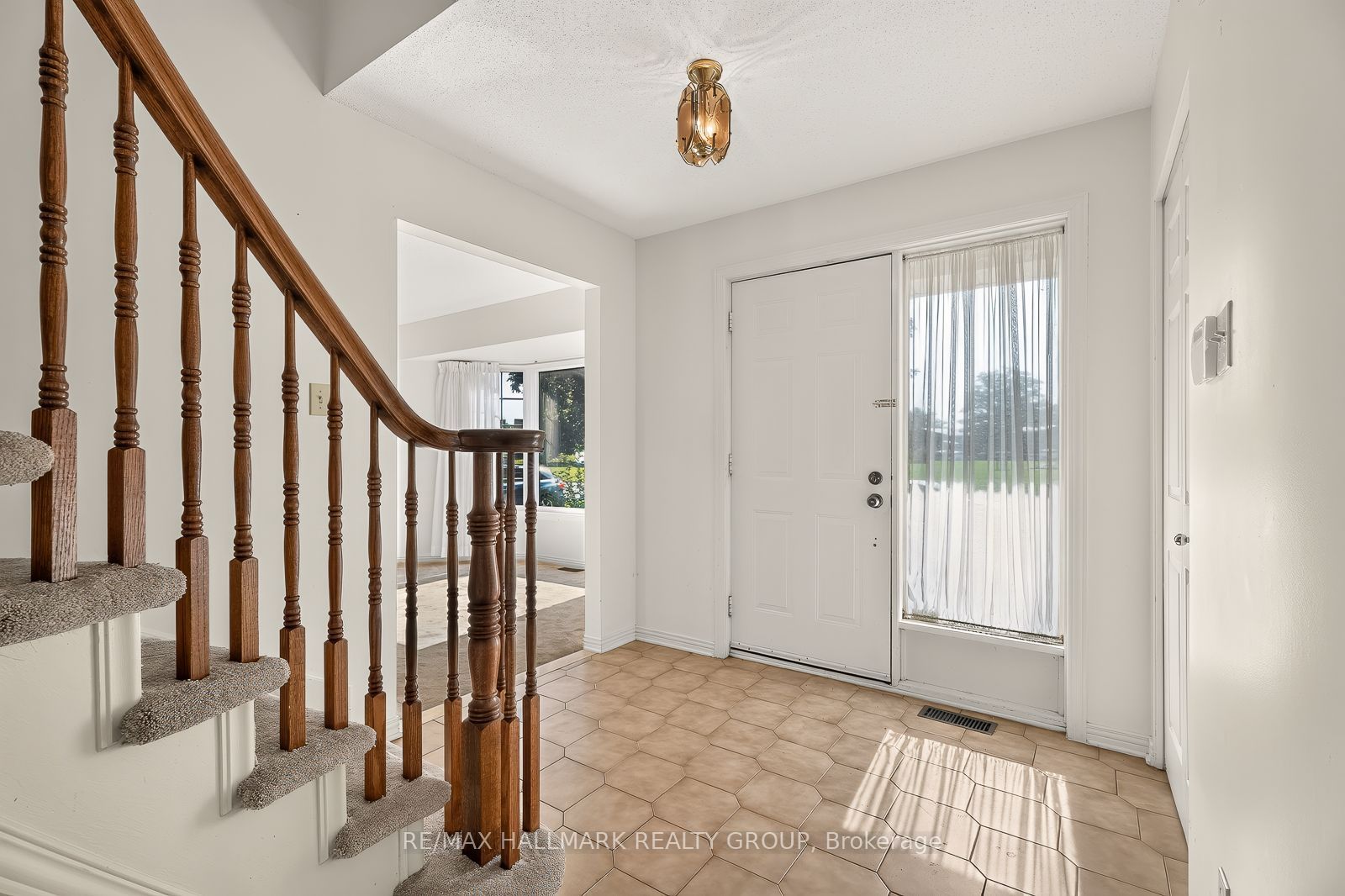 38 Bateman Drive, South of Baseline to Knoxdale, ON K2G 5H4 photo 5