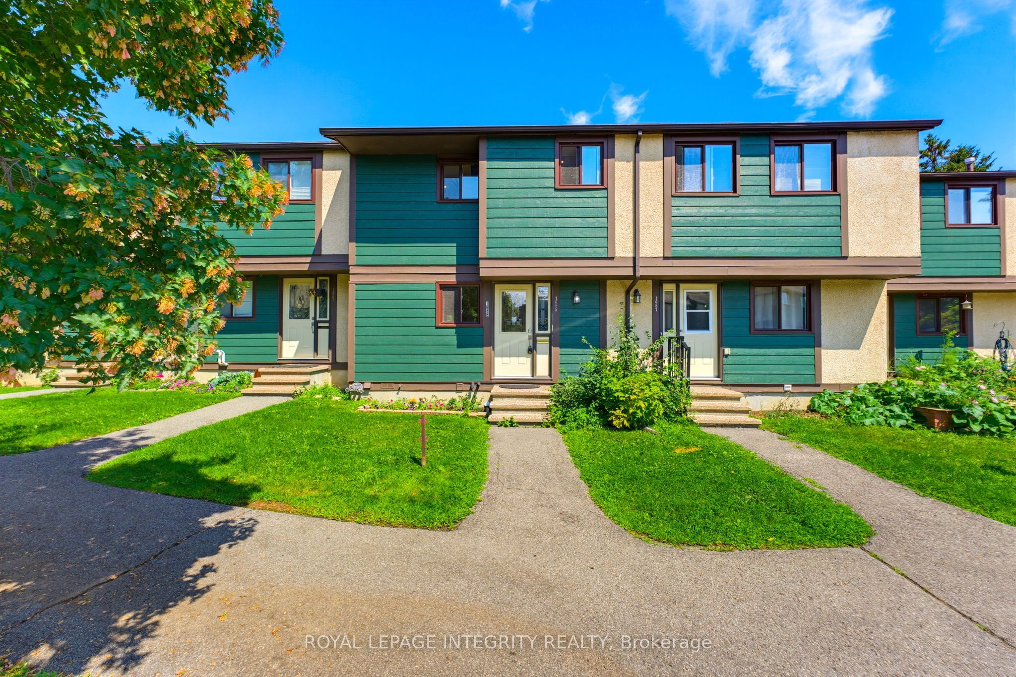 1685 Meadowbrook Road, Cyrville - Carson Grove - Pineview, ON K1B 4W6 photo 2