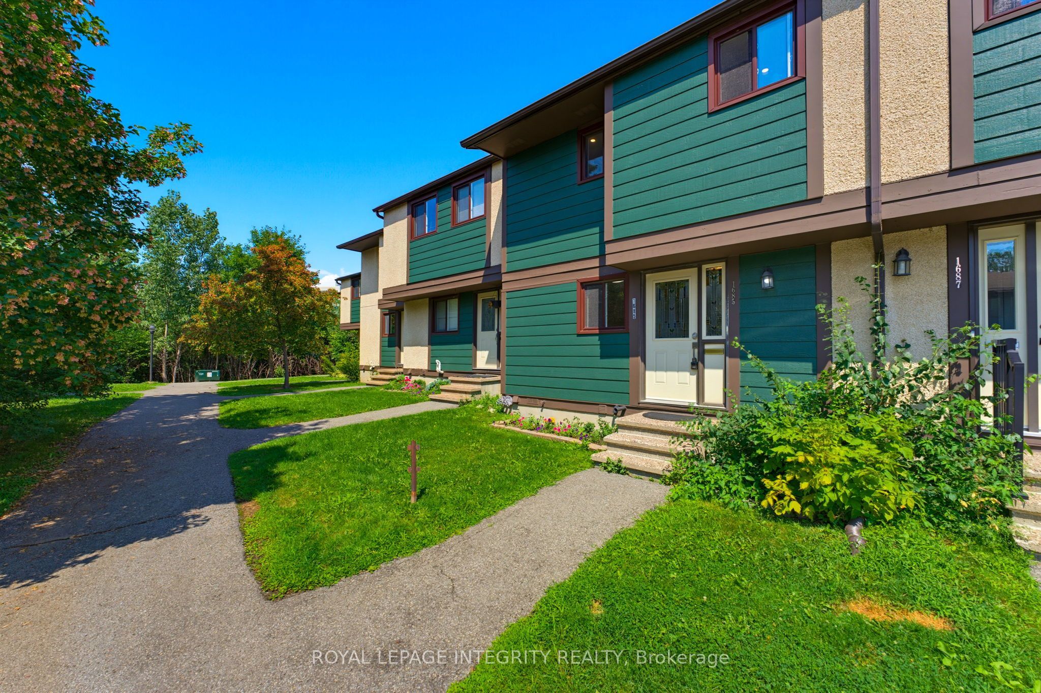 1685 Meadowbrook Road, Cyrville - Carson Grove - Pineview, ON K1B 4W6 photo 3