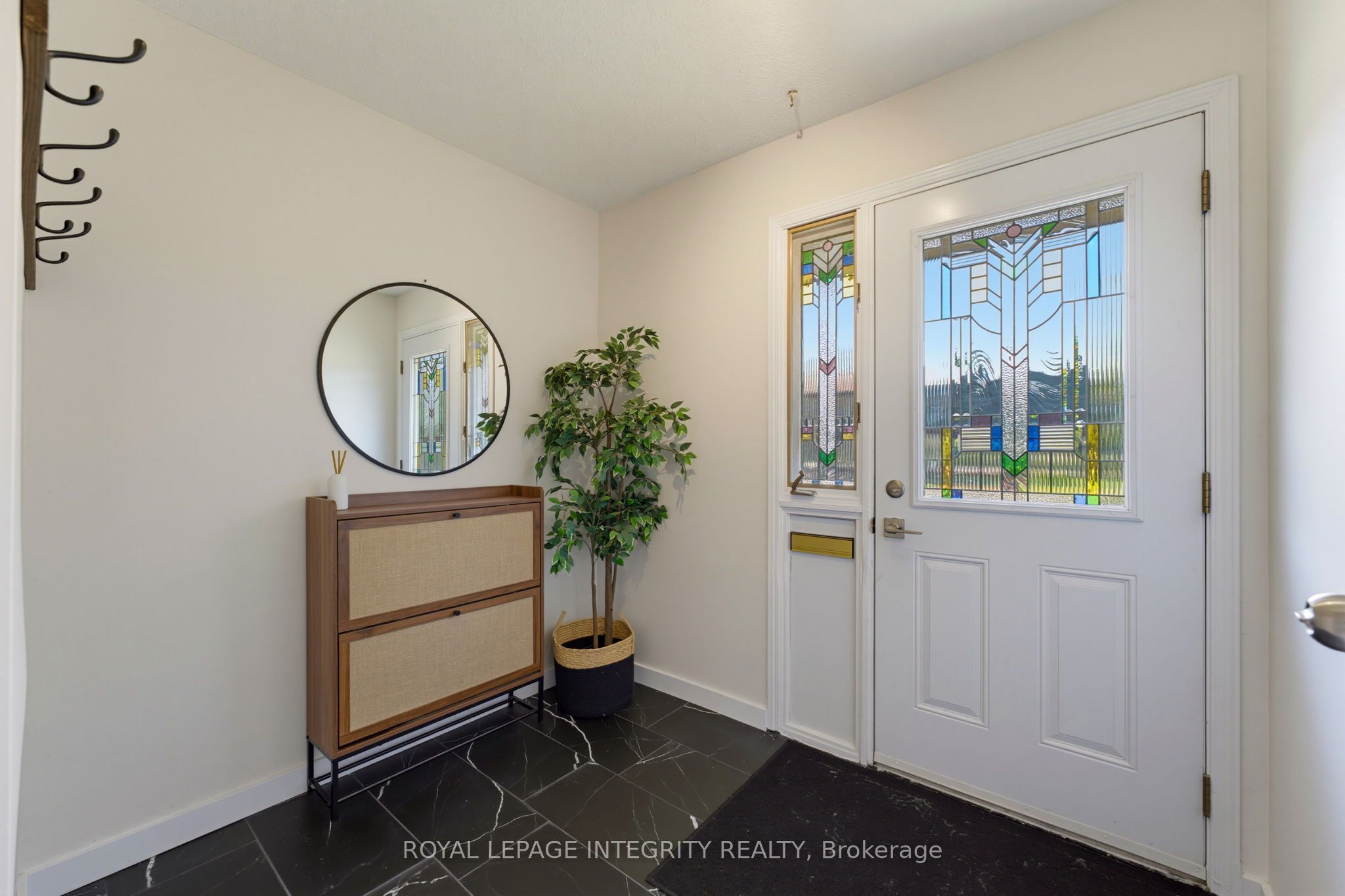 1685 Meadowbrook Road, Cyrville - Carson Grove - Pineview, ON K1B 4W6 photo 4