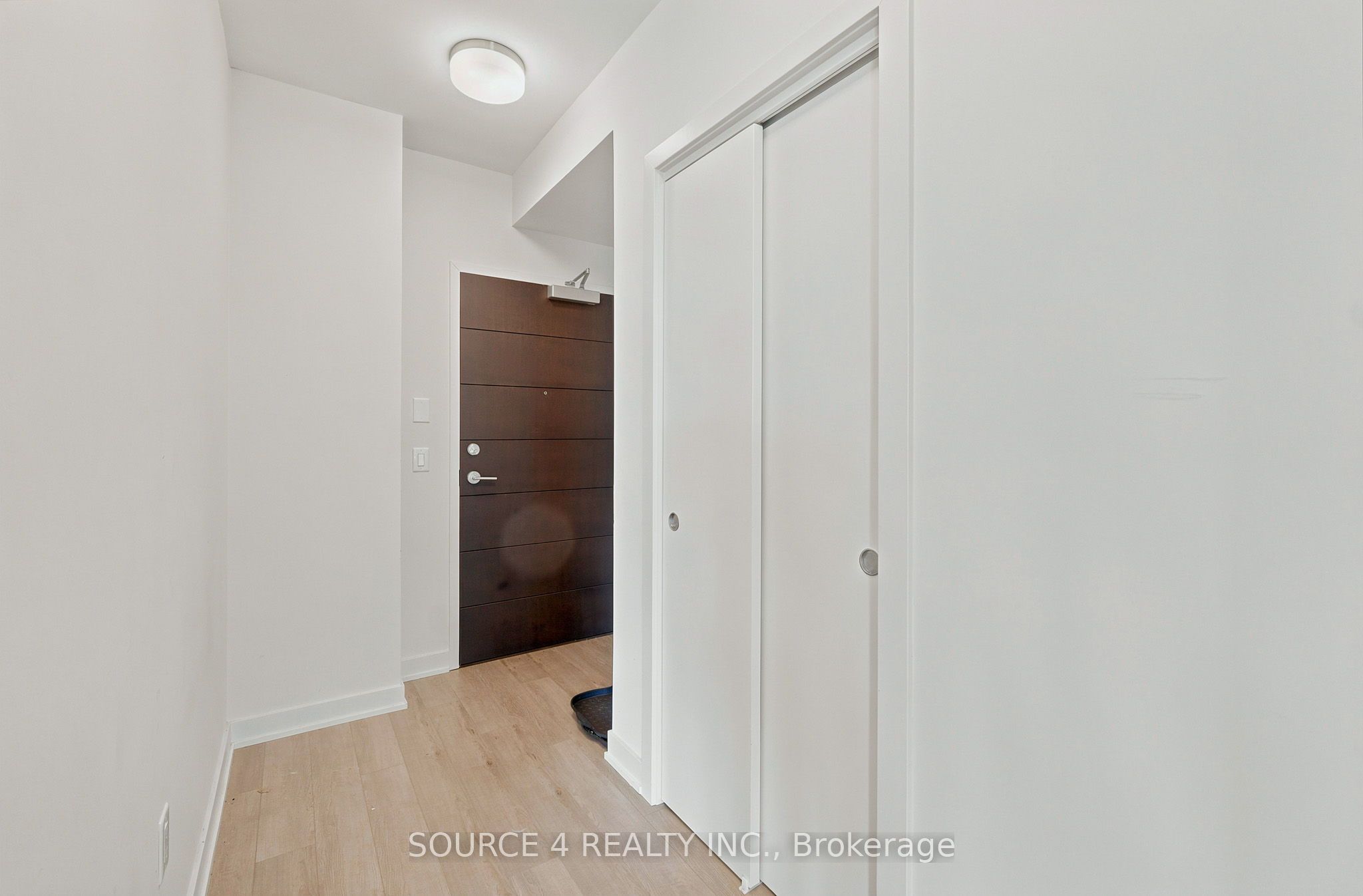 212 King William Street 815, Hamilton, ON L8R 0A7 photo 2