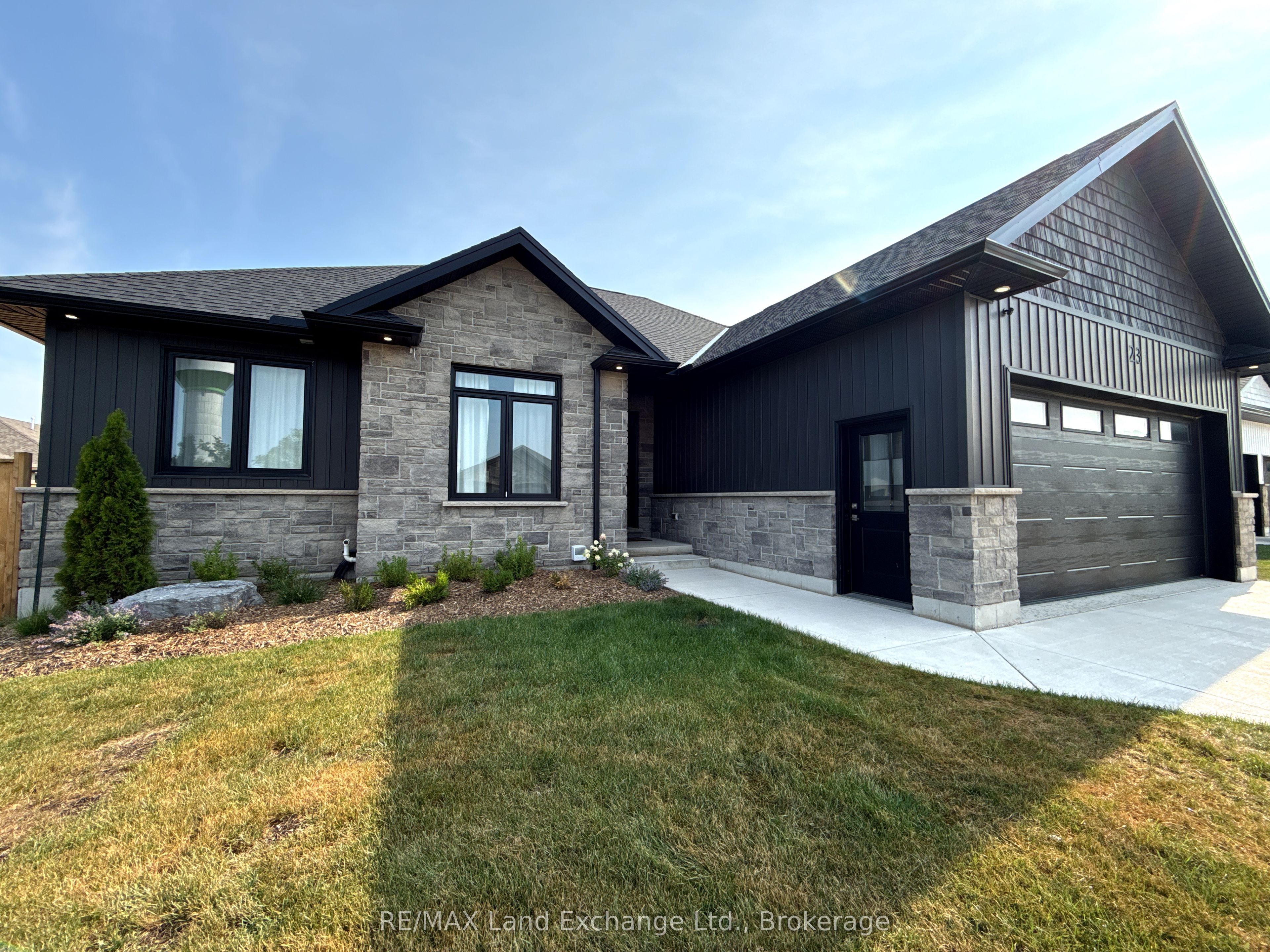 23 Mctavish Crescent, Huron-Kinloss, ON N0G 2R0 photo 2