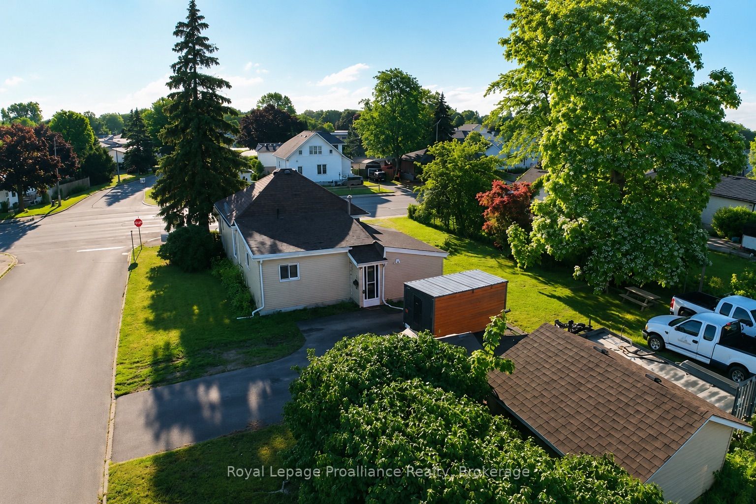 252 Sidney Street, Quinte West, ON K8V 2T4 photo 2