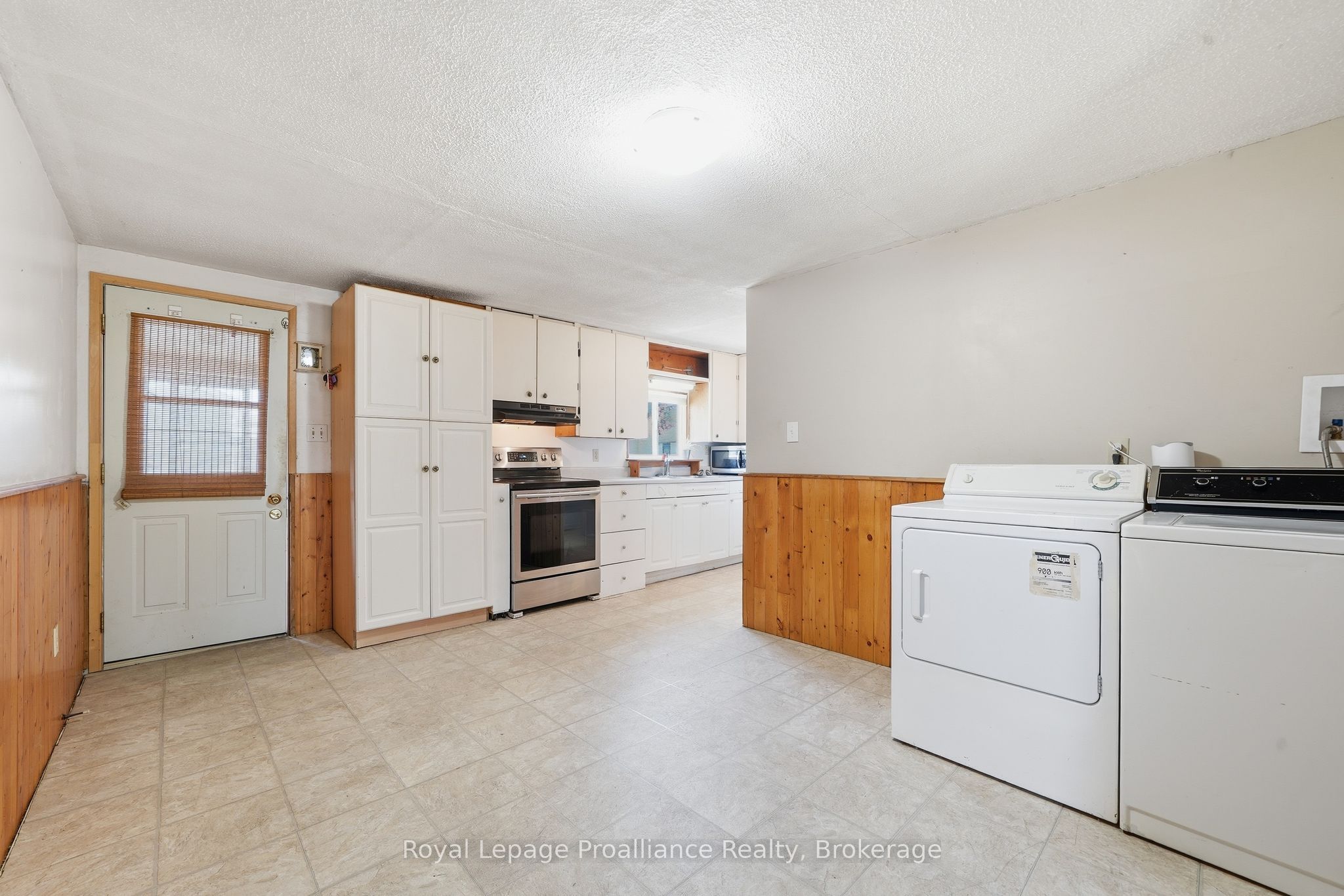 252 Sidney Street, Quinte West, ON K8V 2T4 photo 5