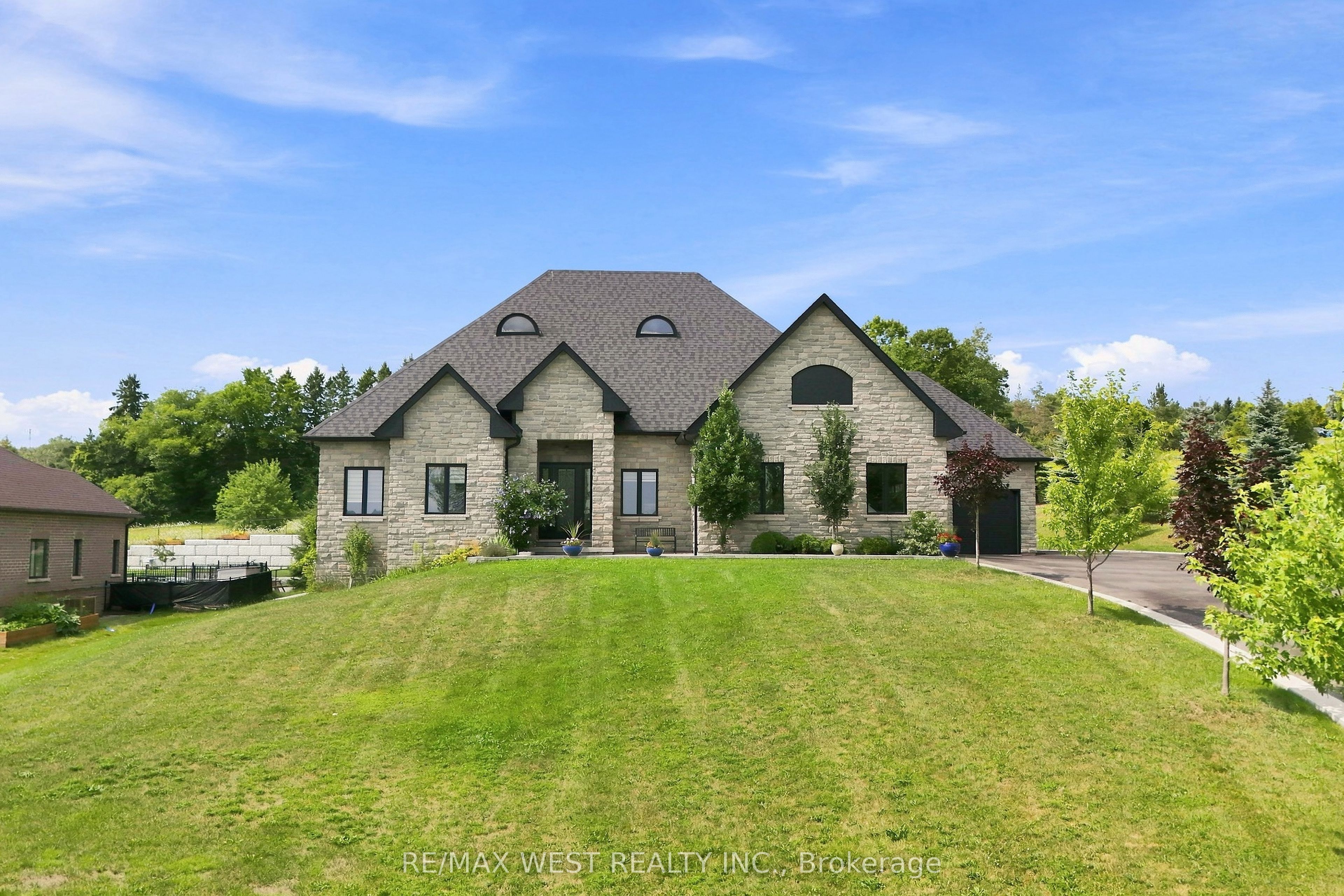 9450 Wellington Road 124, Erin, ON N0B 1T0