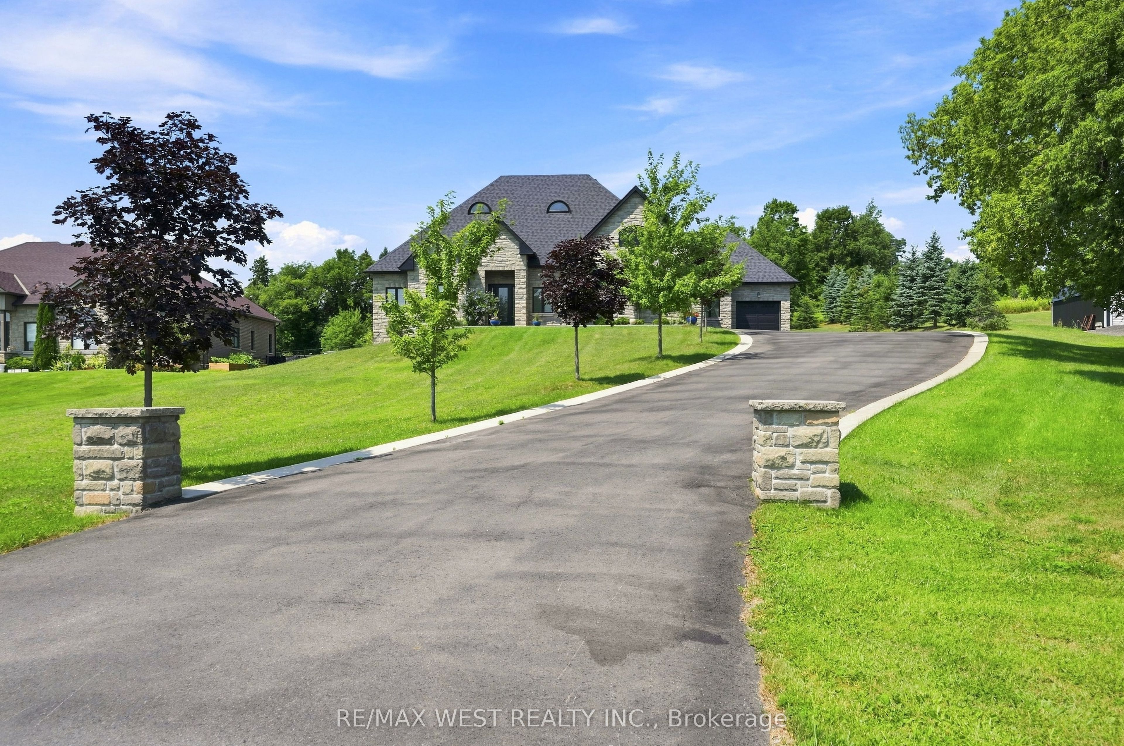 9450 Wellington Road 124, Erin, ON N0B 1T0 photo 2