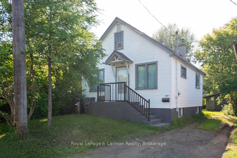 185 Empress St S, Thunder Bay, ON P7B 4N8 photo 2