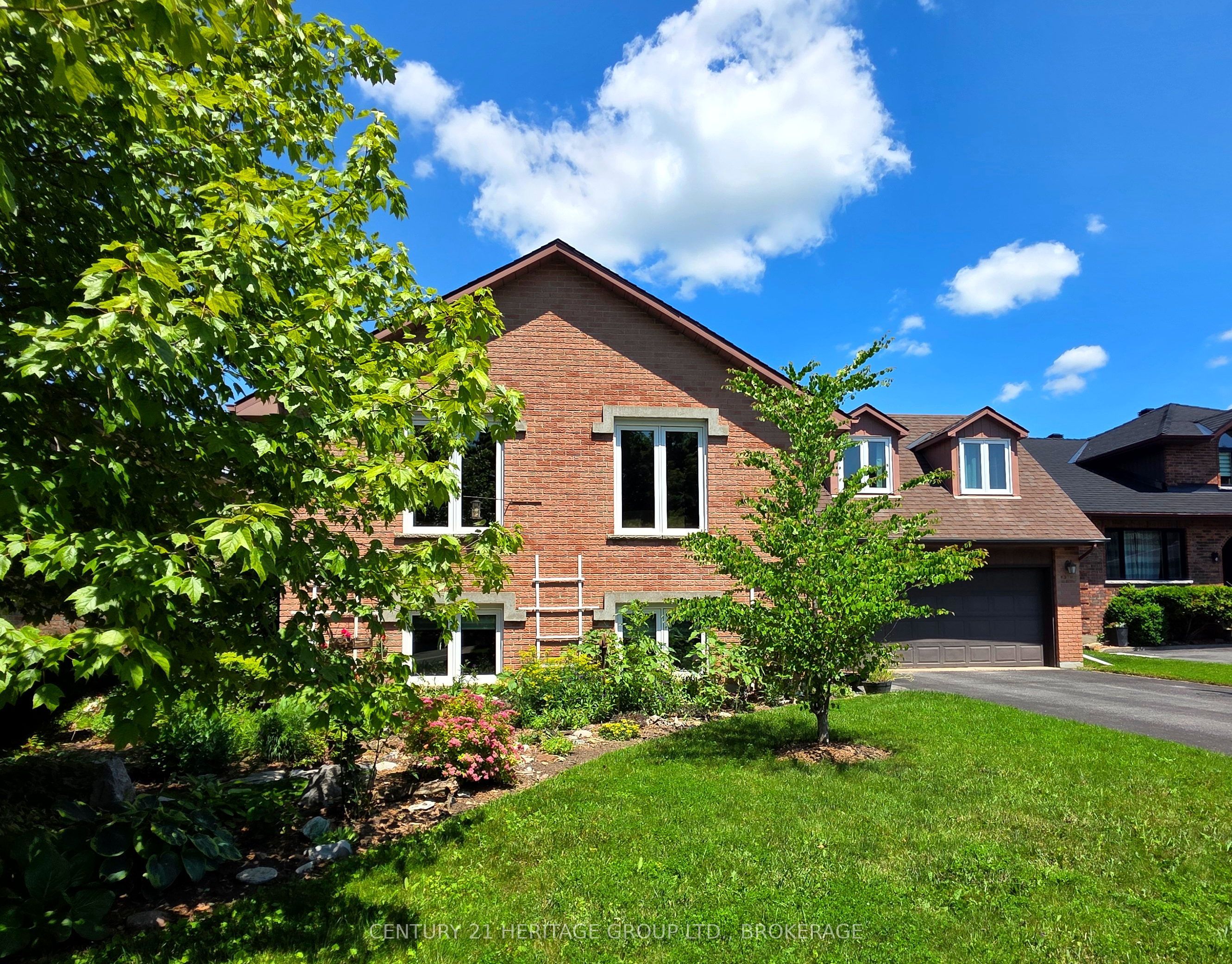 23 Old Oak Road, Kingston, ON K7M 7C3