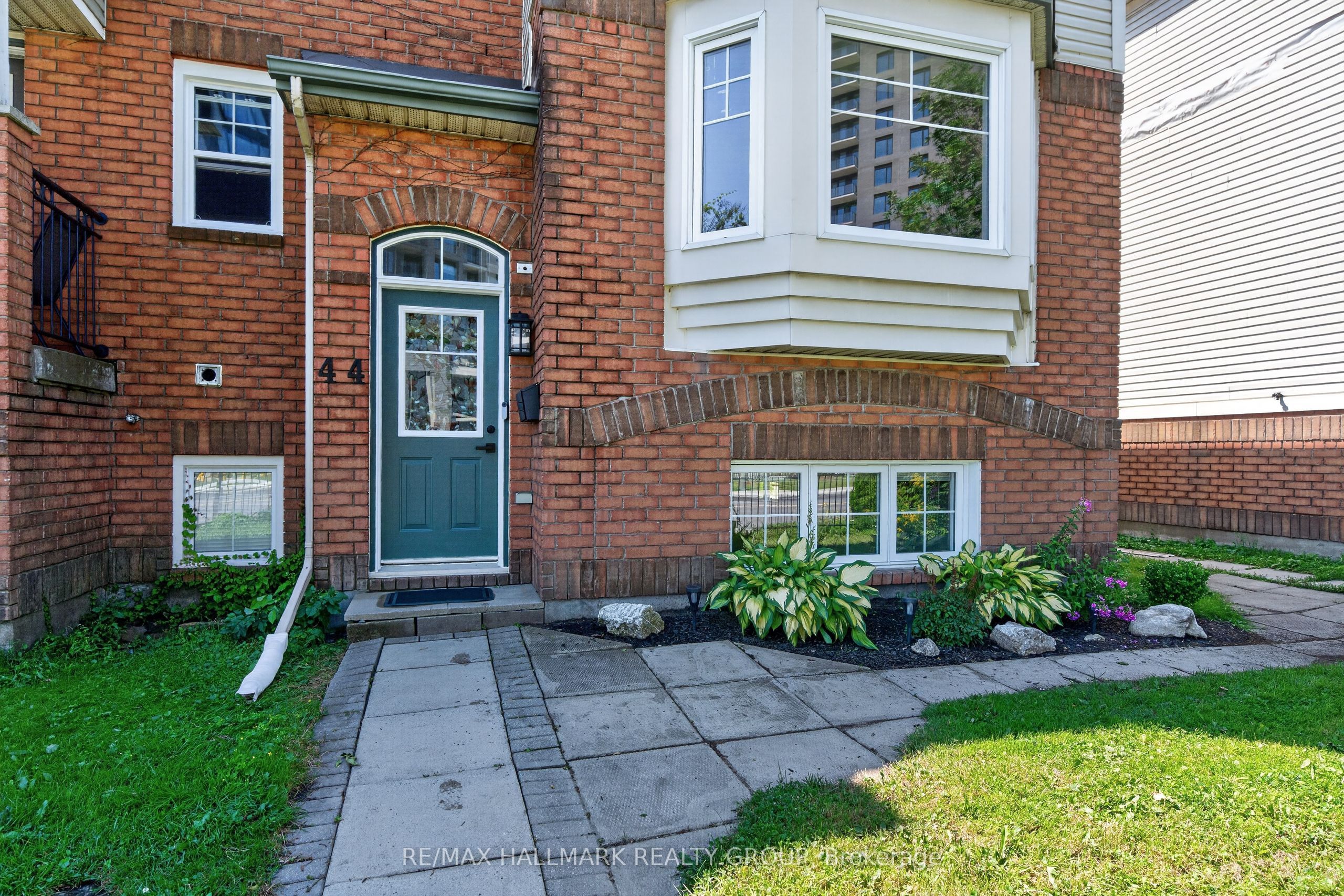 44 Centrepointe Drive, South of Baseline to Knoxdale, ON K2G 6J5 photo 4