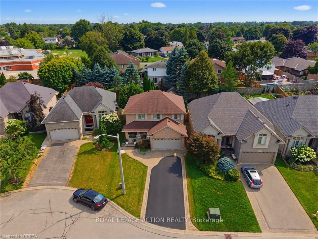 10 Lismer's Place, Brantford, ON N3R 8B1 photo 2