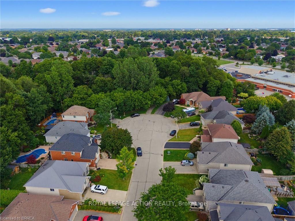 10 Lismer's Place, Brantford, ON N3R 8B1 photo 3