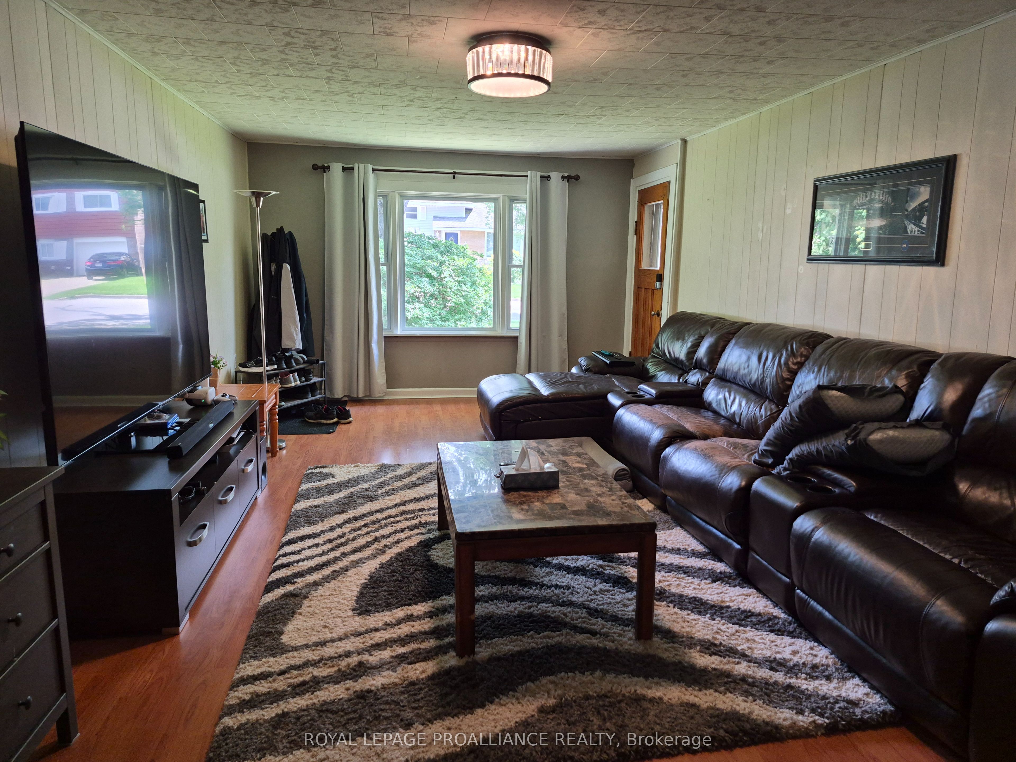 162 First Avenue, Brockville, ON K6V 3B5 photo 2
