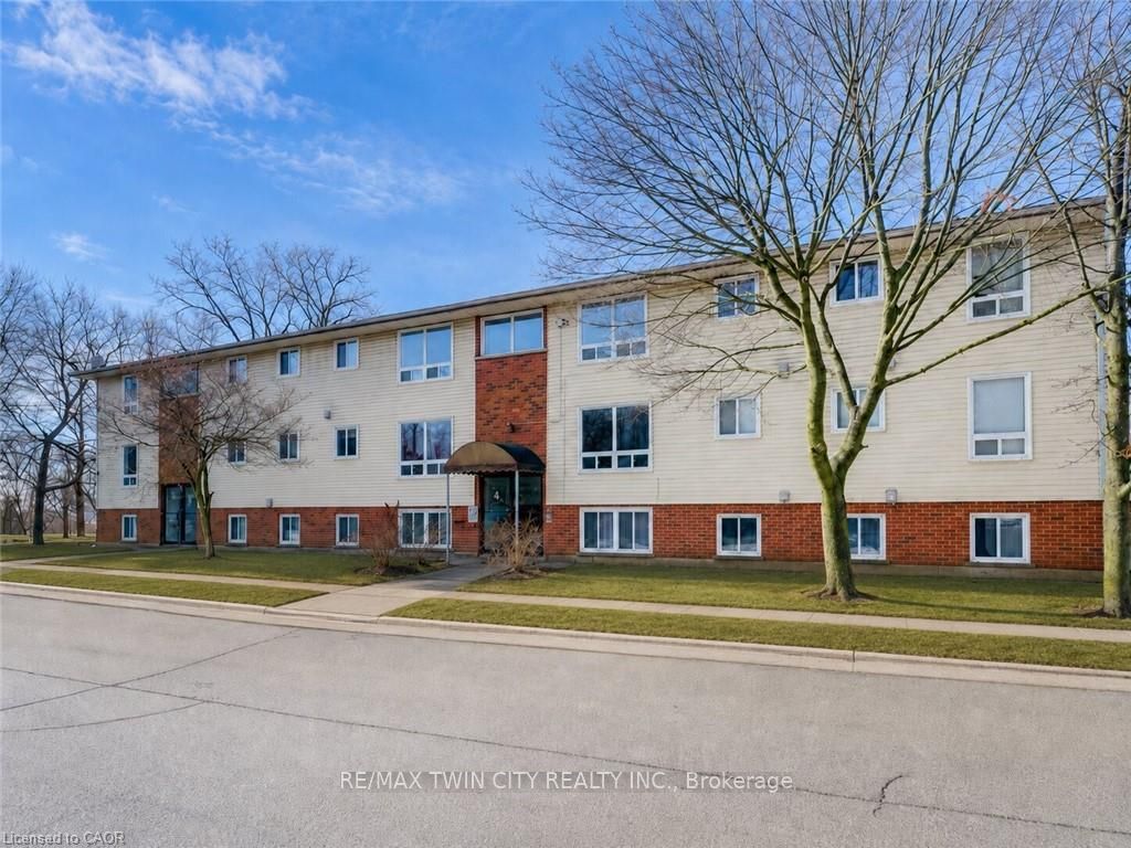 119 CEDAR Street S 15, Kitchener, ON N2G 3L6 photo 2