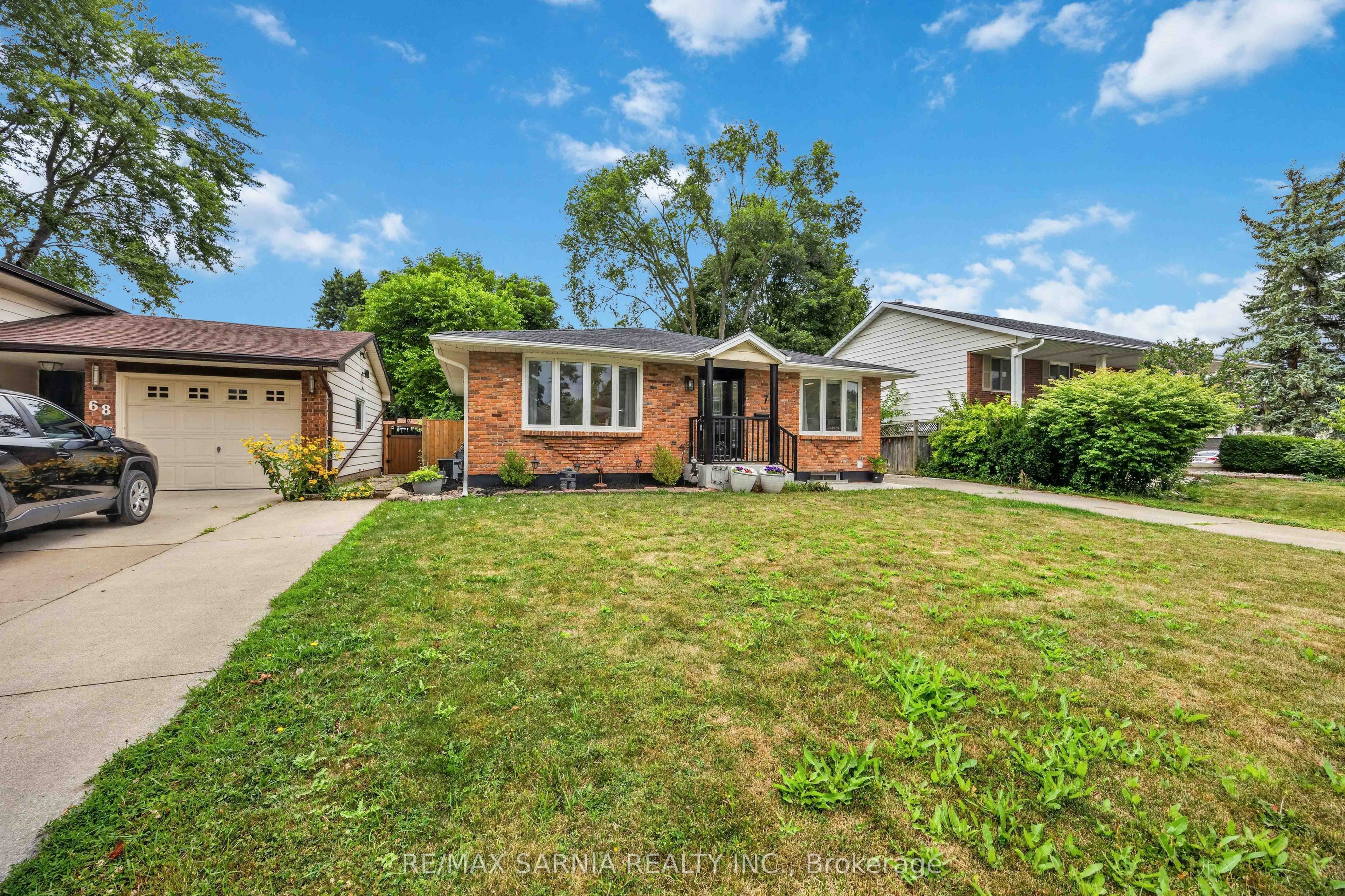 70 Turner Drive, Sarnia, ON N7S 4L3 photo 2