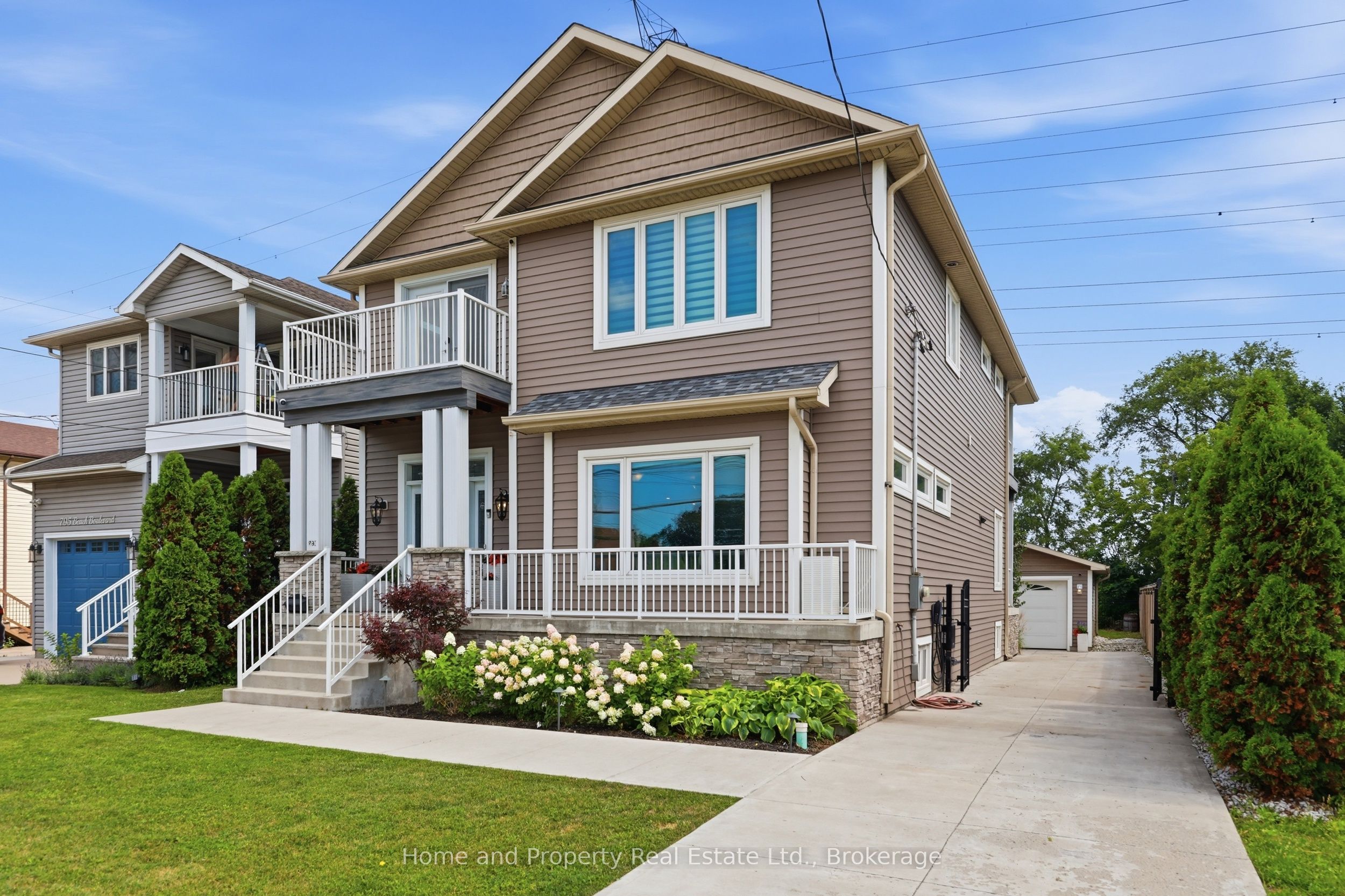 793 Beach Boulevard, Hamilton, ON L8H 6Z2 photo 2