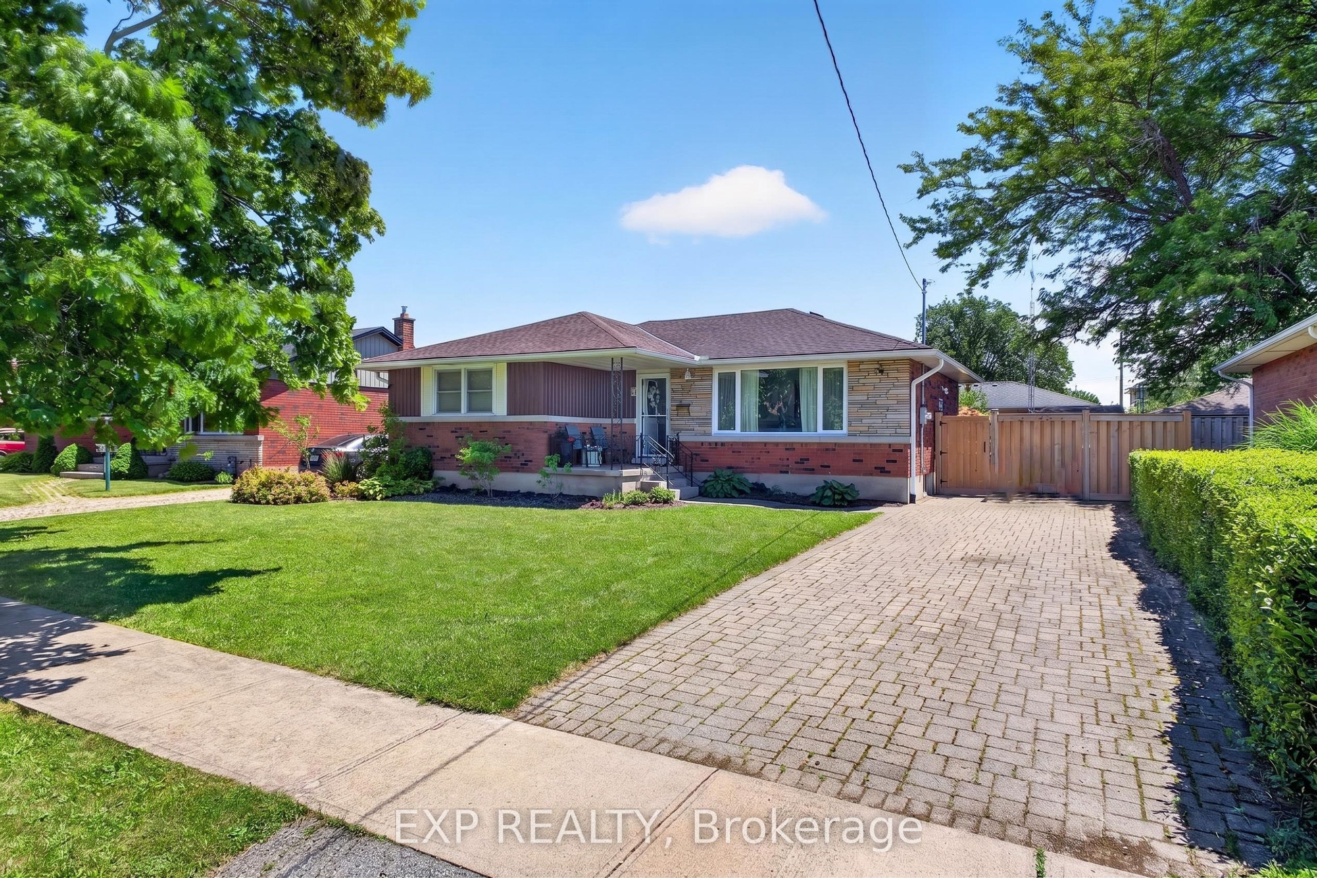 8 Dunraven Avenue, St. Catharines, ON L2M 6A7