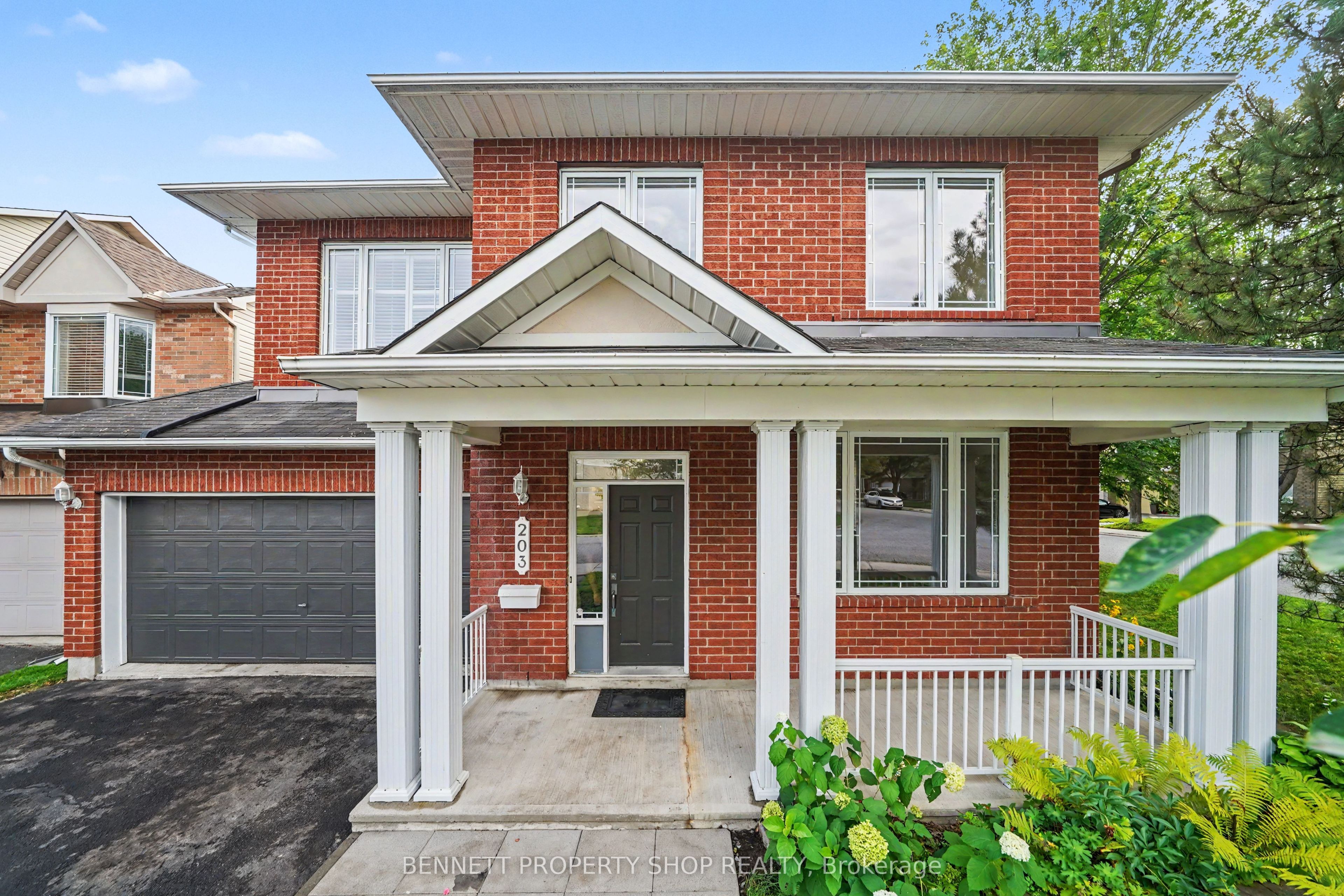 203 Harbour View Street, Barrhaven, ON K2G 7B2