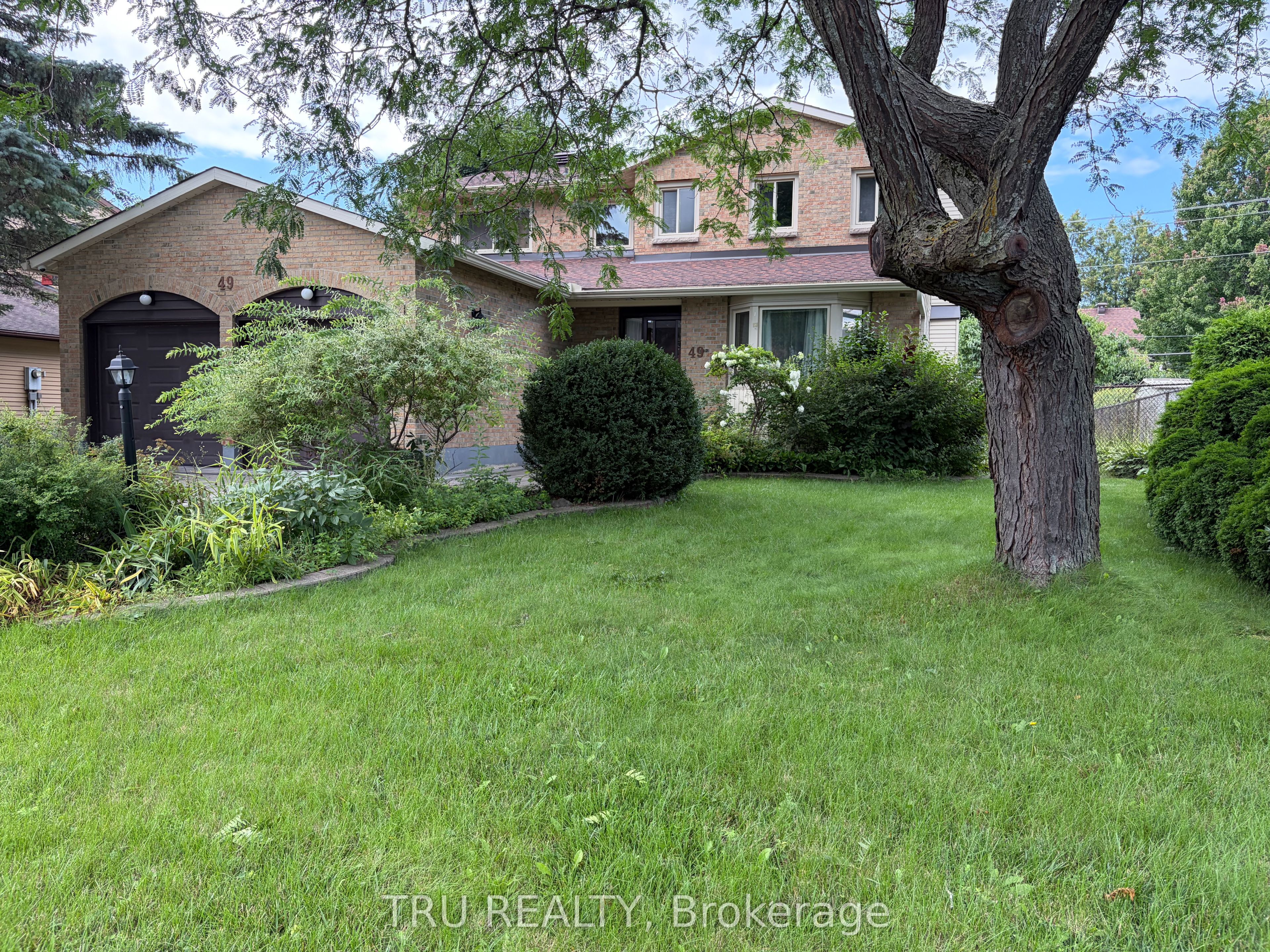 49 Farm Gate Crescent, Cityview - Parkwoods Hills - Rideau Shore, ON K2E 7N3