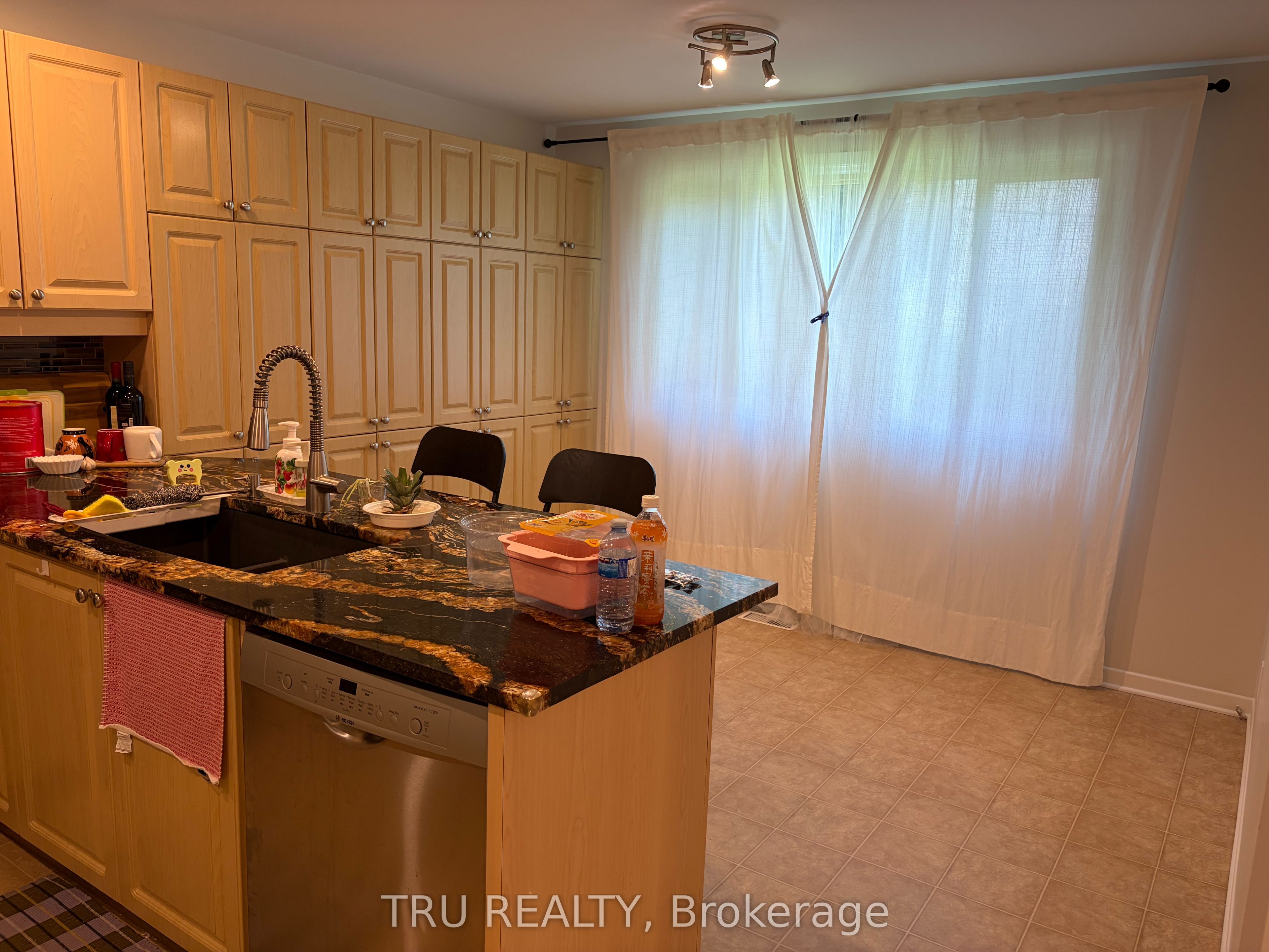 49 Farm Gate Crescent, Cityview - Parkwoods Hills - Rideau Shore, ON K2E 7N3 photo 4