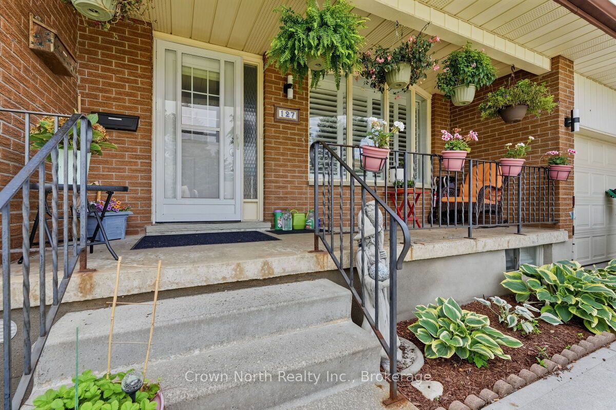 127 Carson Drive, Kitchener, ON N2B 2Z4 photo 5