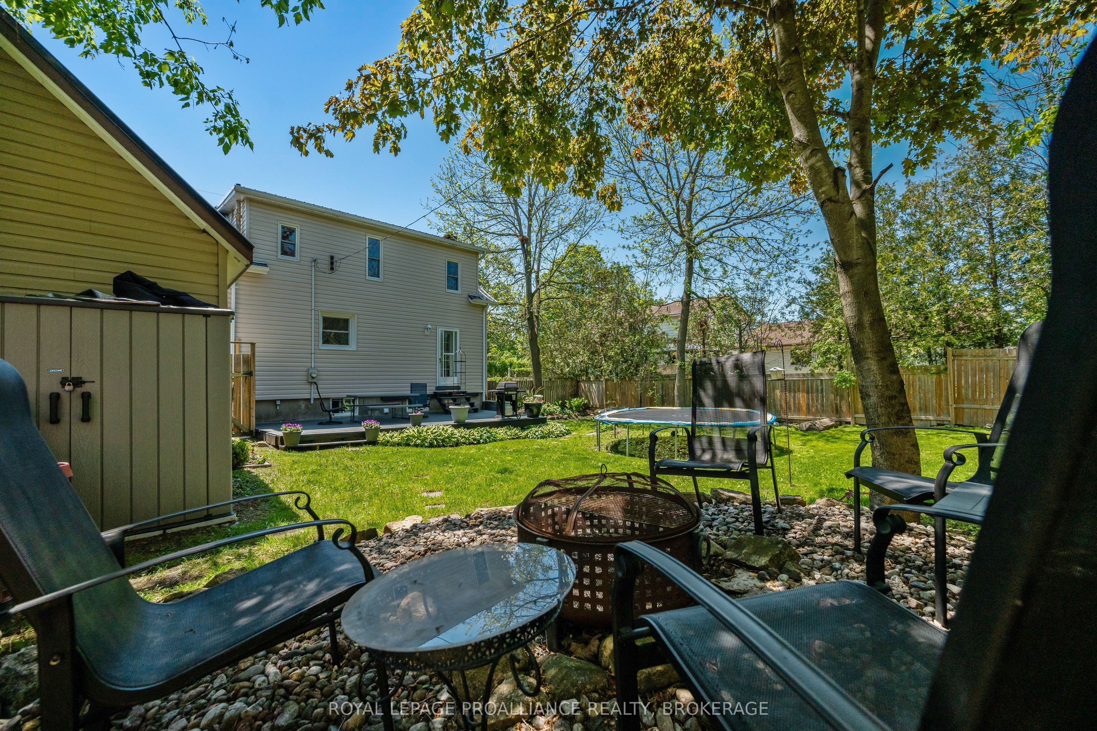 560 King Street W, Gananoque, ON K7G 2H1 photo 3